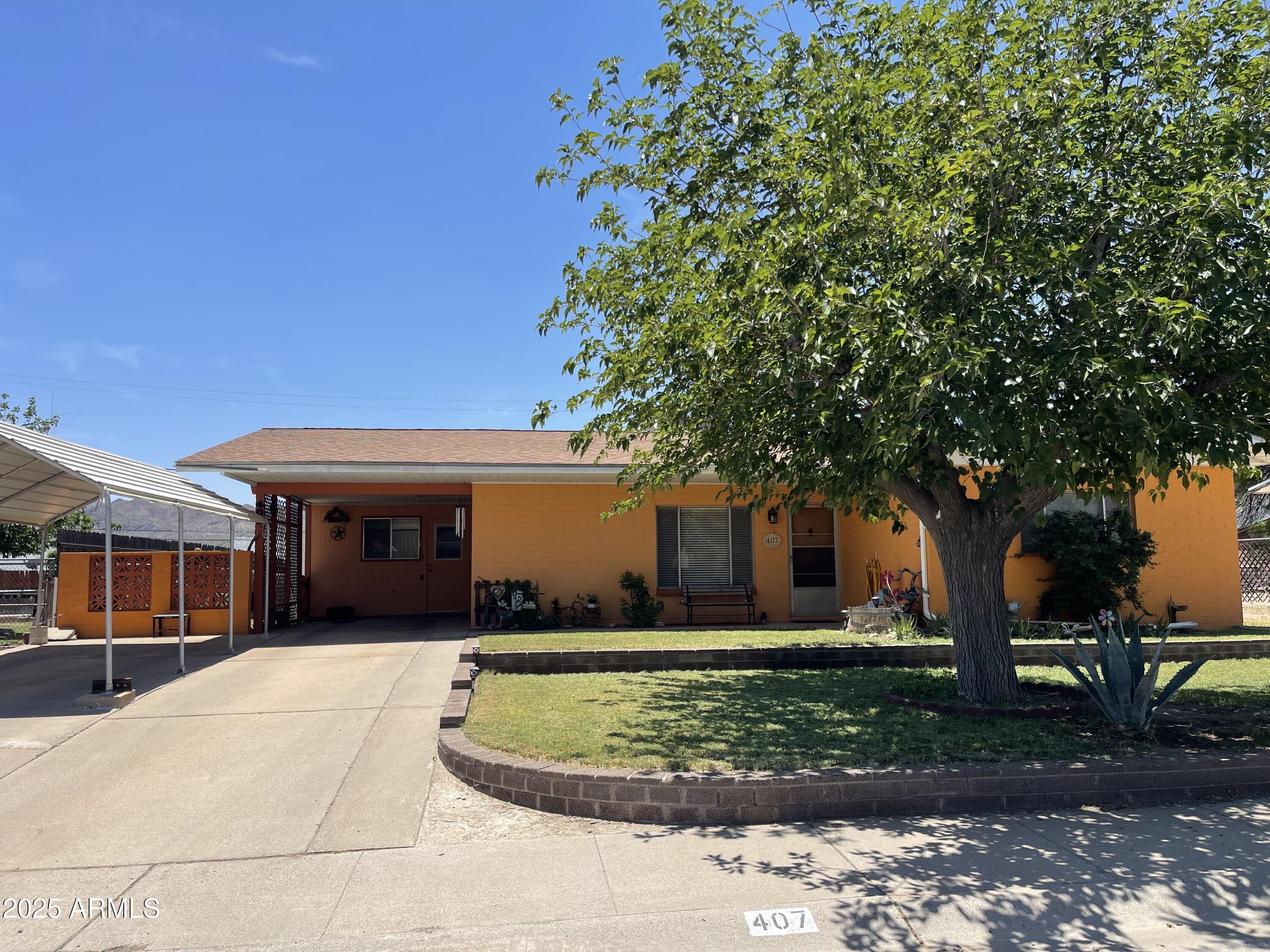 407 W Ivanhoe Road Property Photo 1