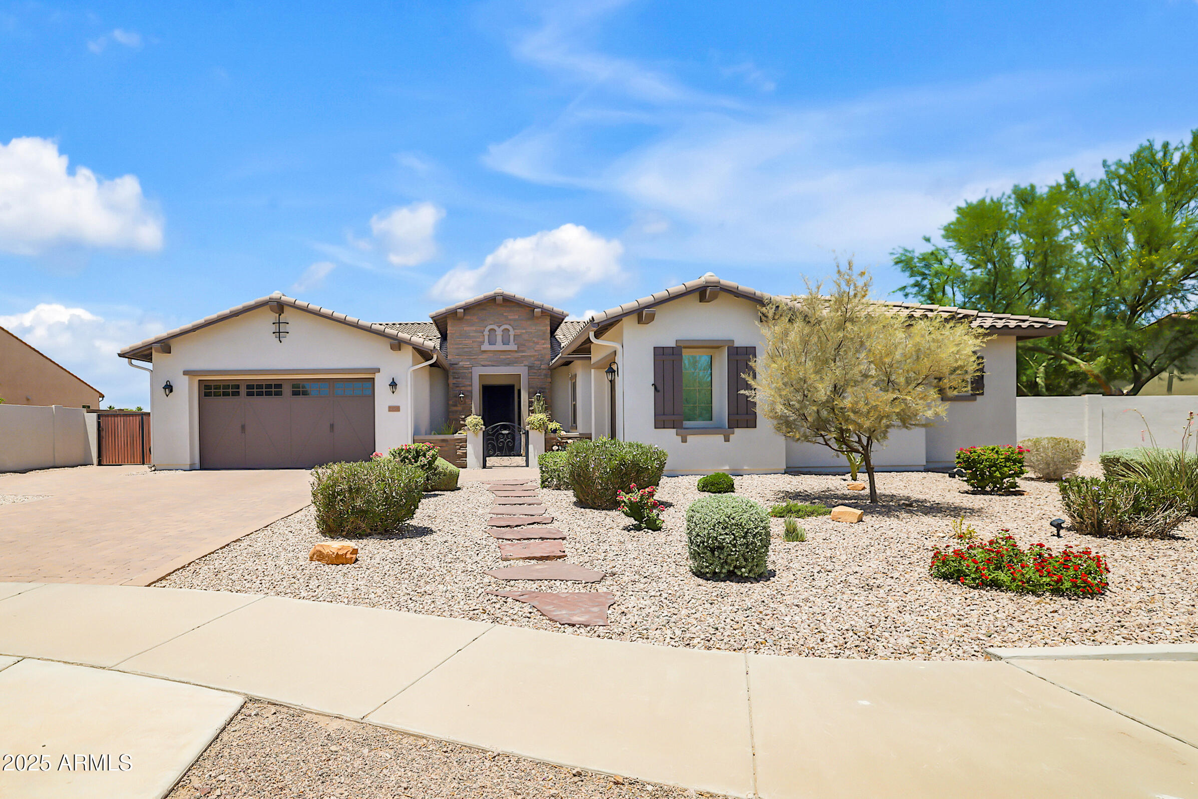 6884100 Property Photo 1
