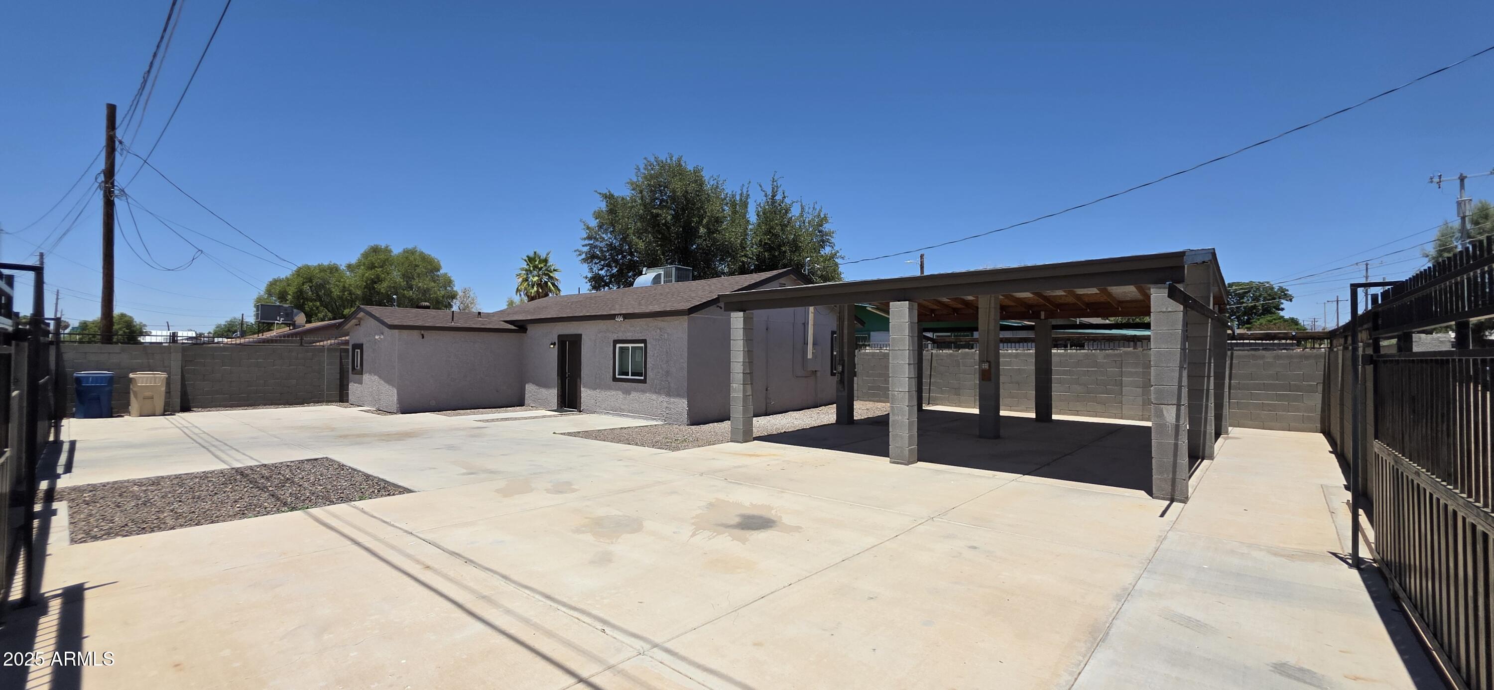 404 E Centre Avenue Property Photo 1