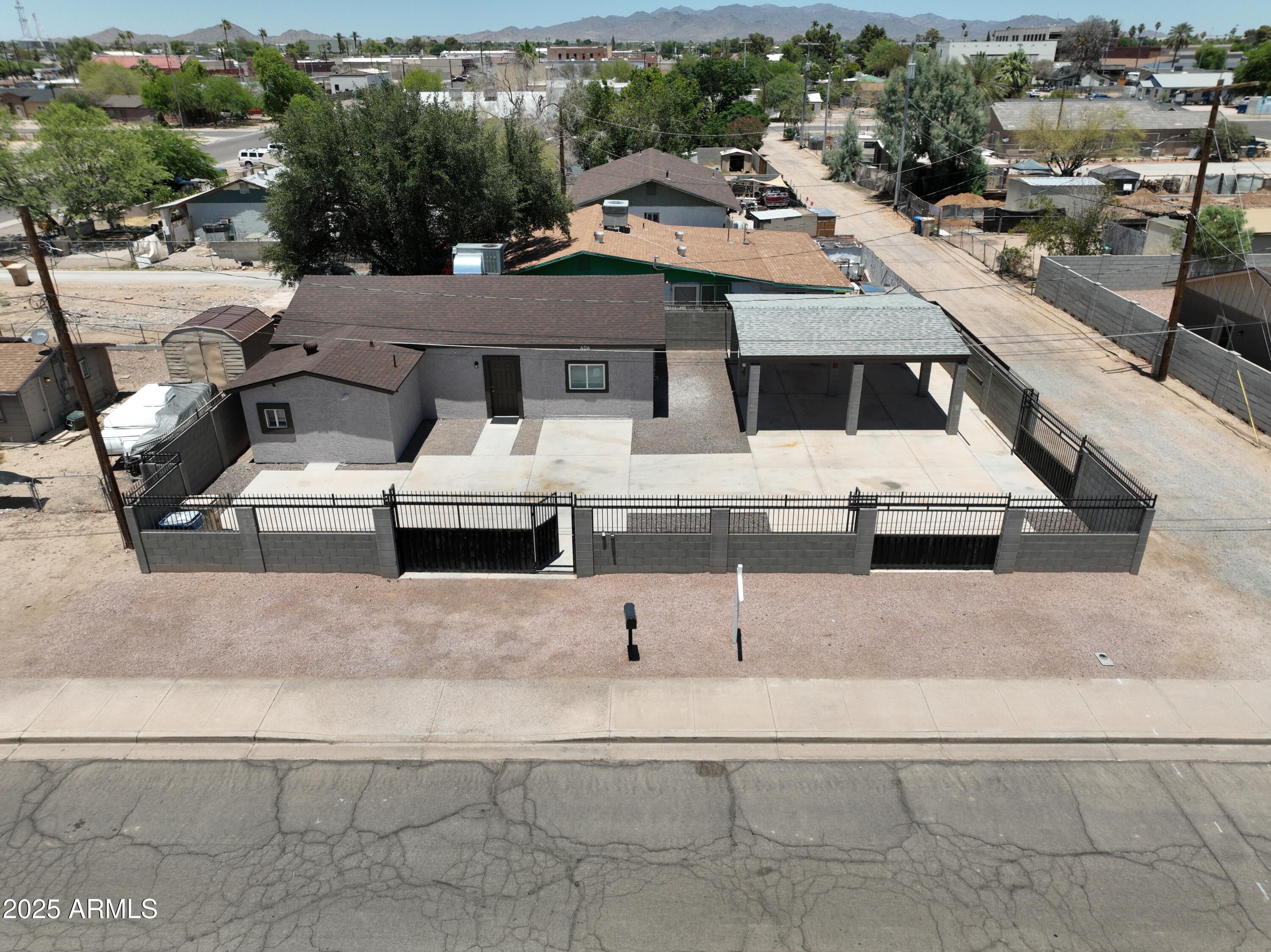 404 E Centre Avenue Property Photo 2