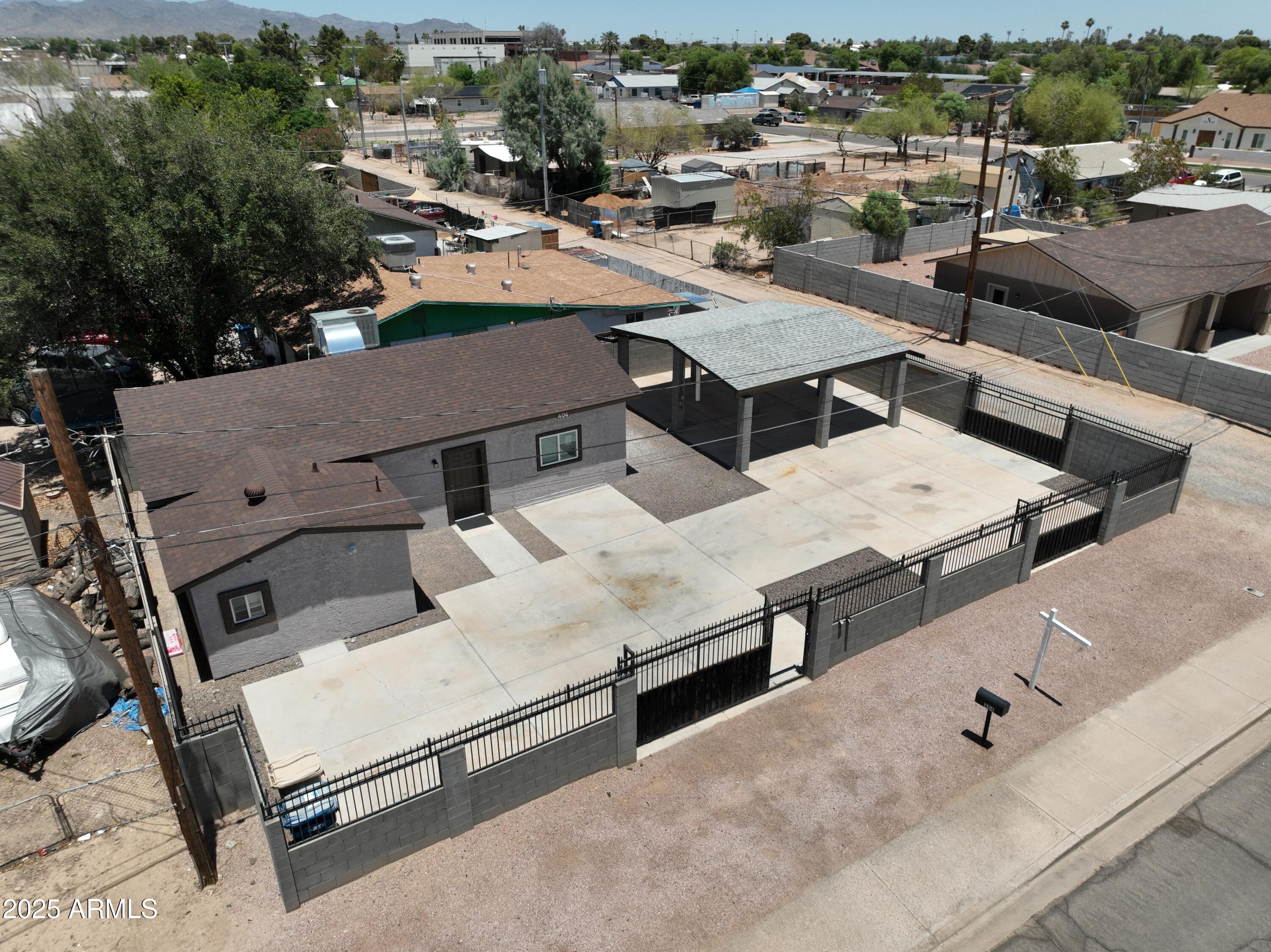 404 E Centre Avenue Property Photo 3