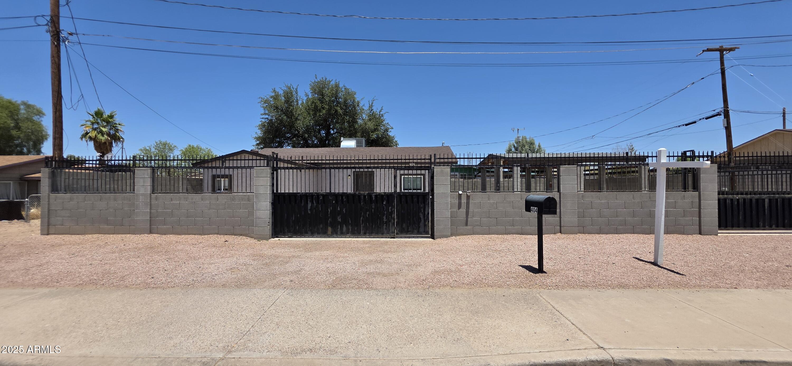 404 E Centre Avenue Property Photo 4