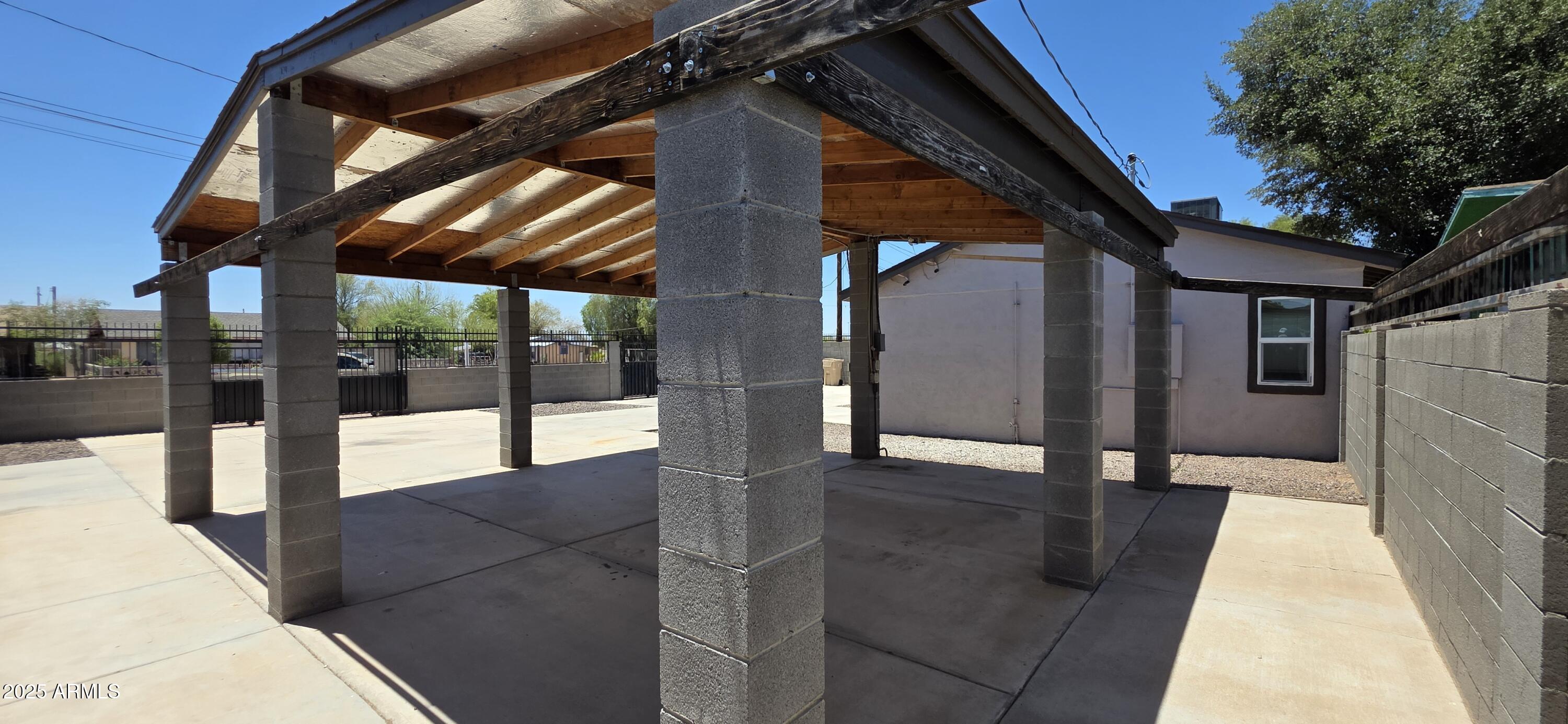 404 E Centre Avenue Property Photo 7