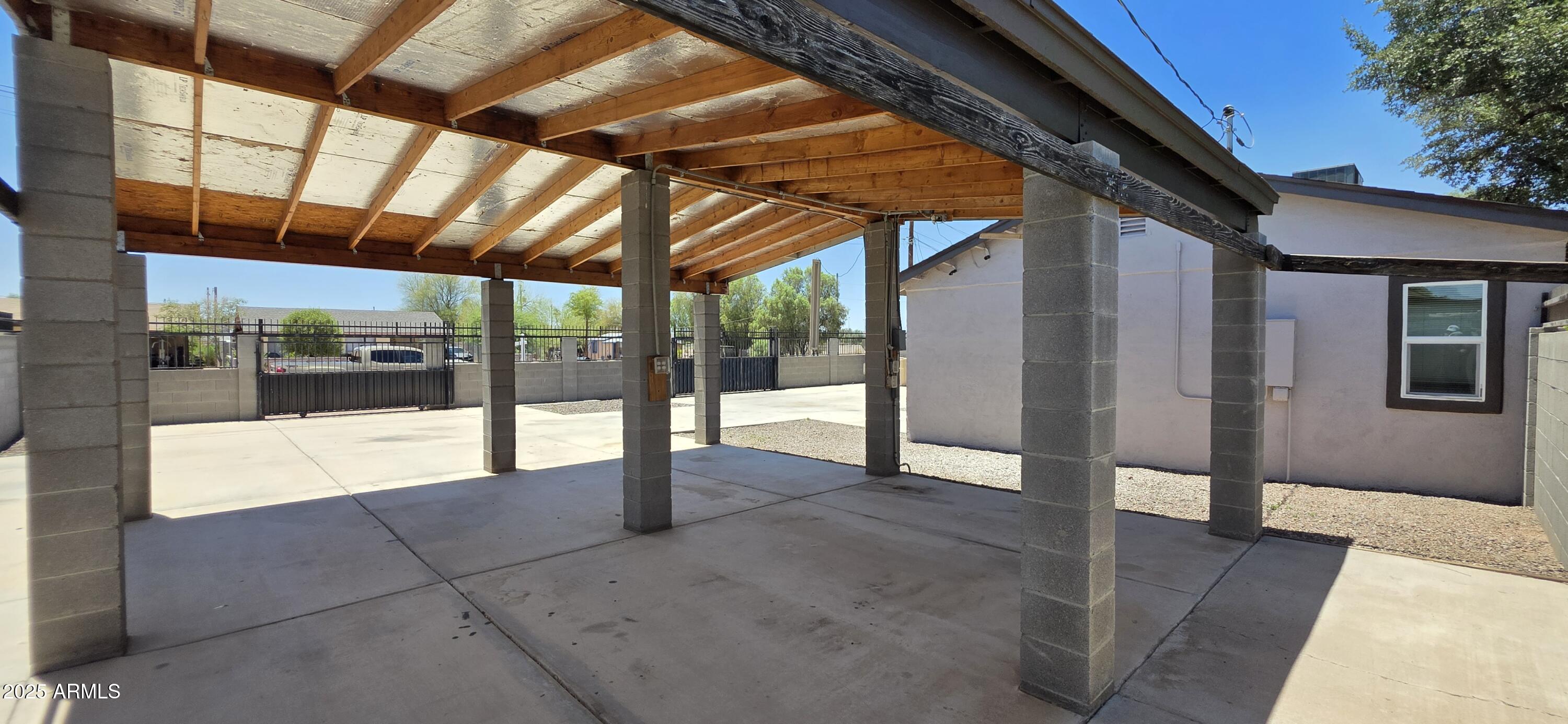 404 E Centre Avenue Property Photo 8