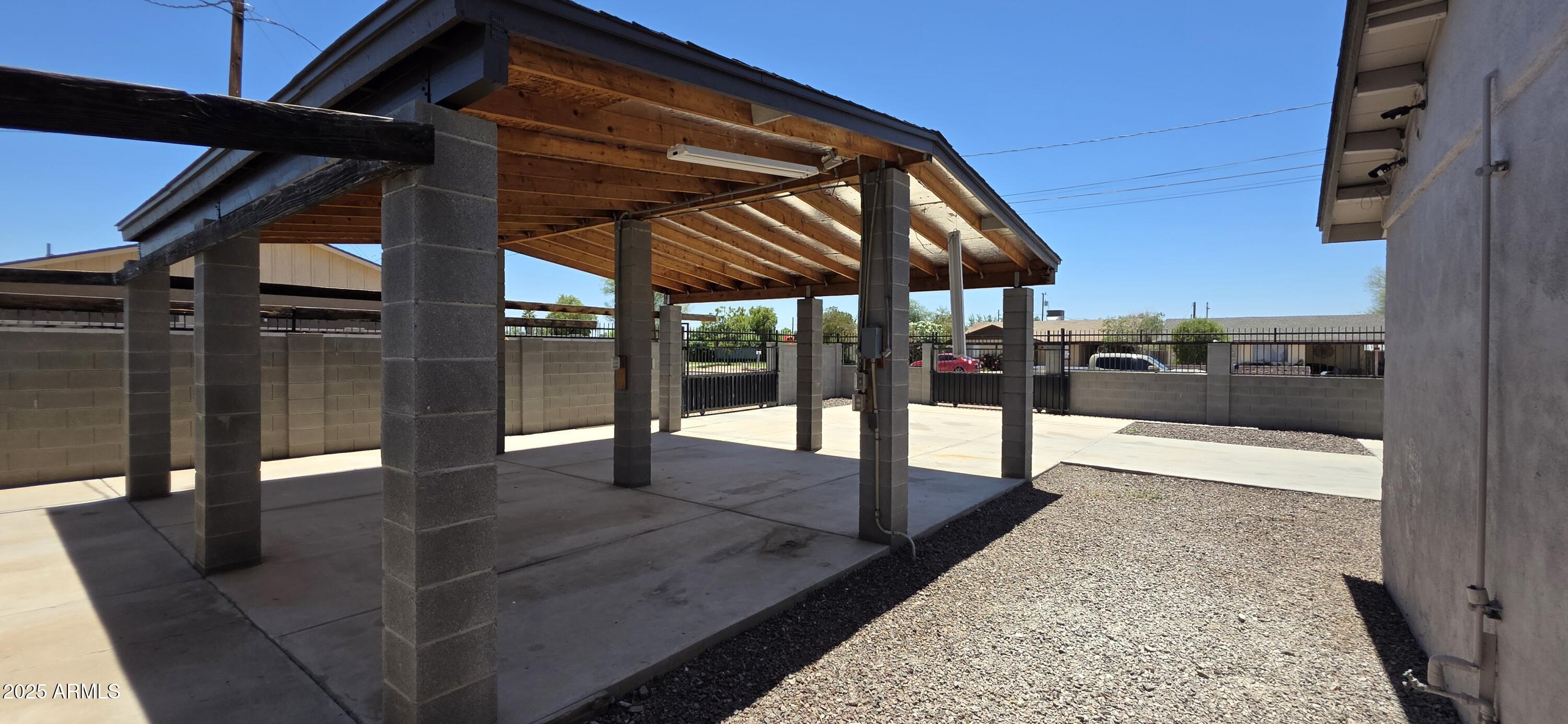 404 E Centre Avenue Property Photo 9