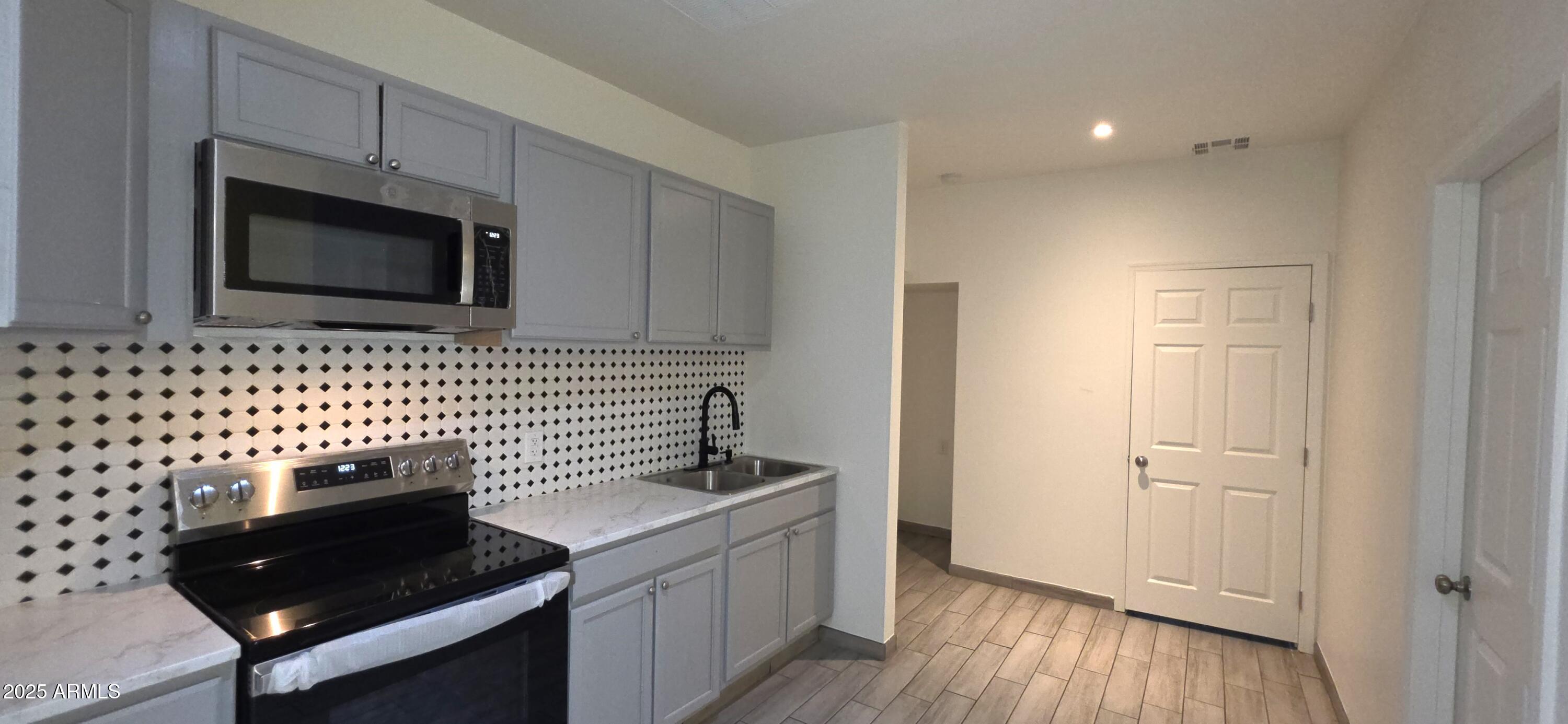 404 E Centre Avenue Property Photo 17