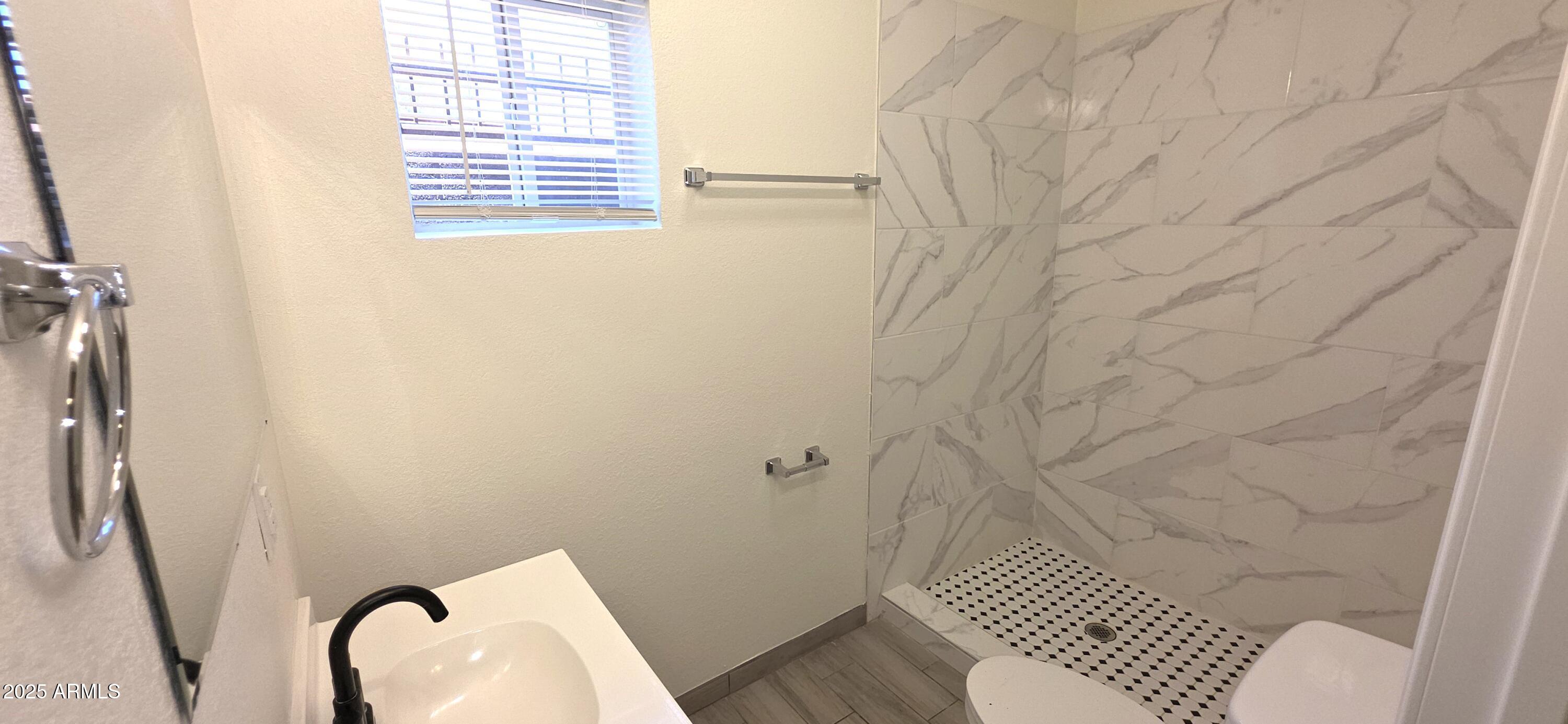 404 E Centre Avenue Property Photo 23