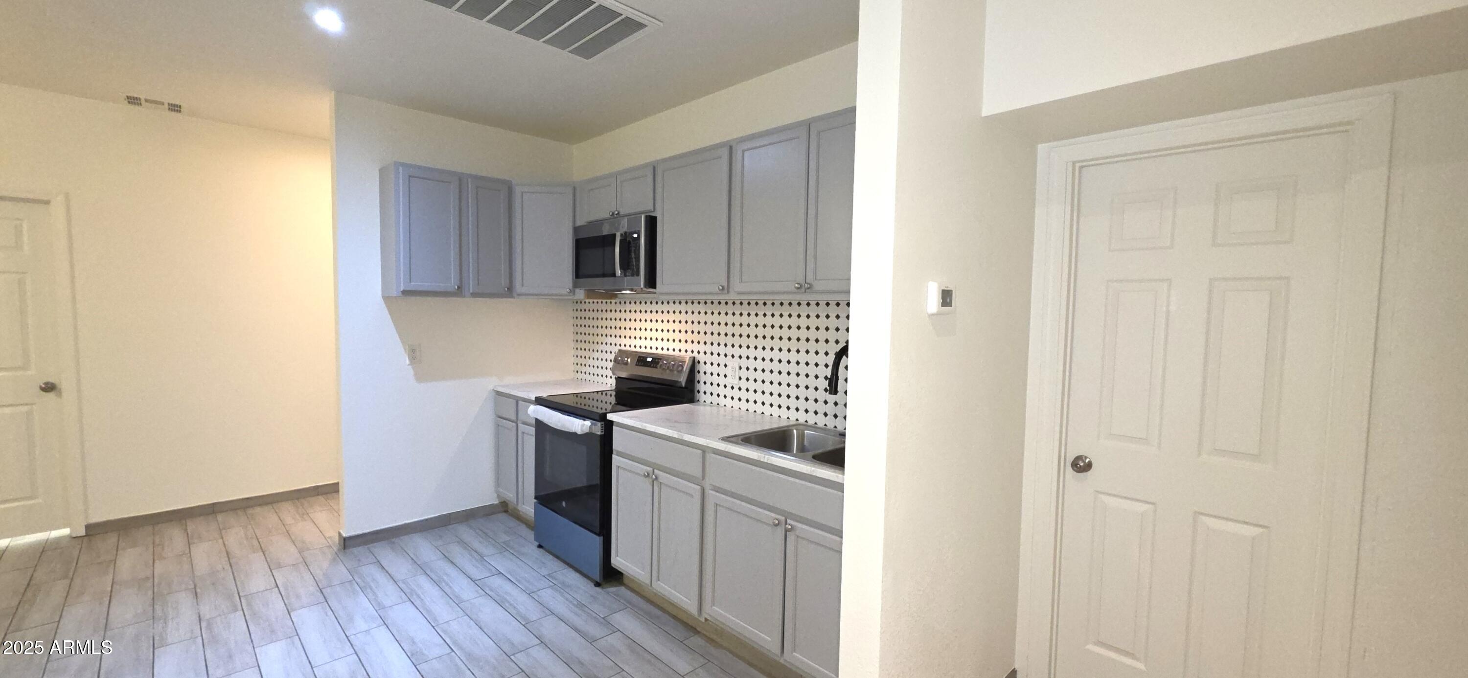 404 E Centre Avenue Property Photo 26