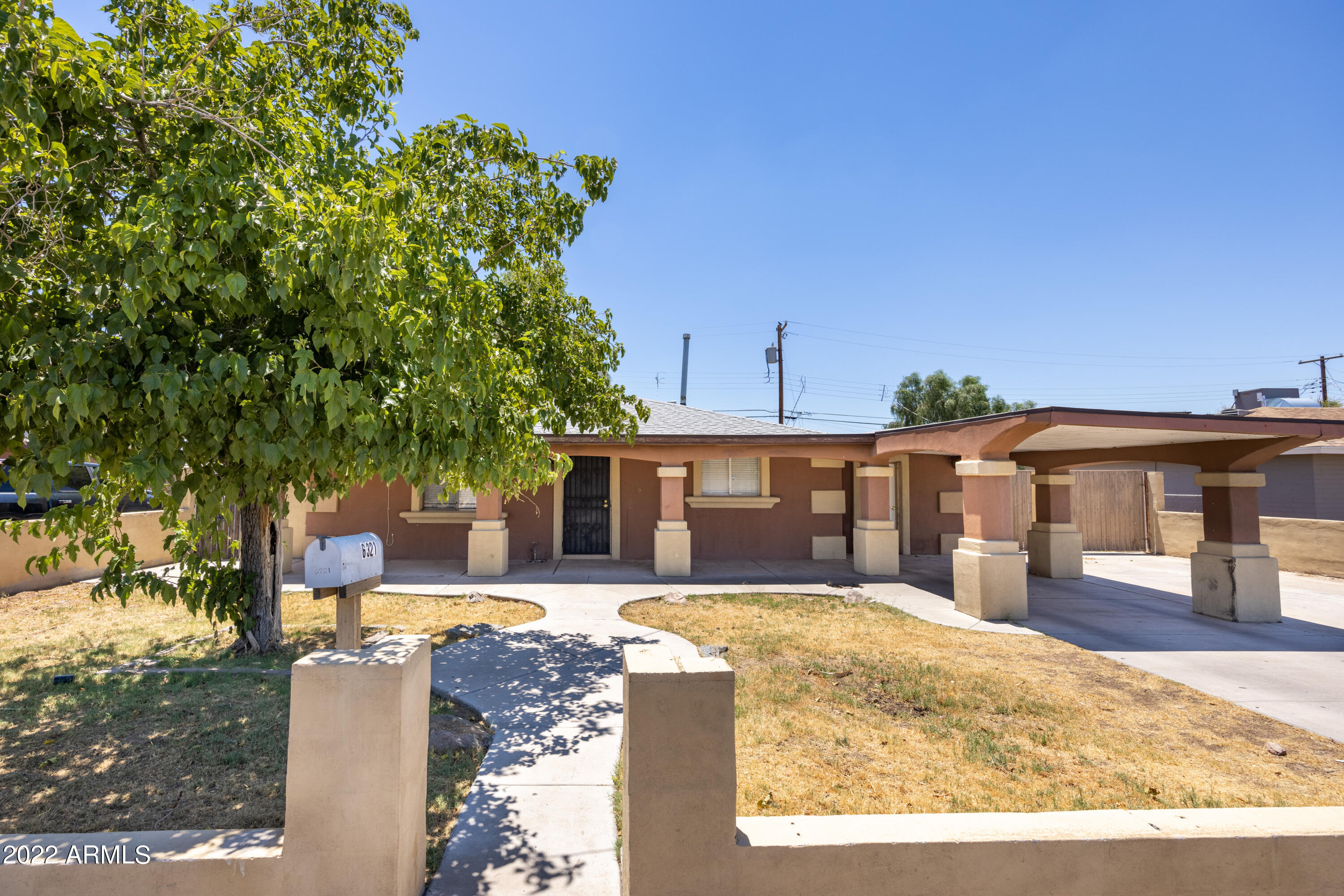 6321 W Whitton Avenue Property Photo 1