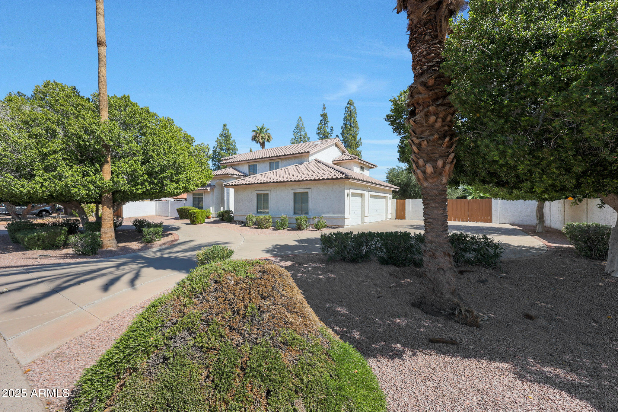 1454 E Calle De Arcos Property Photo 1