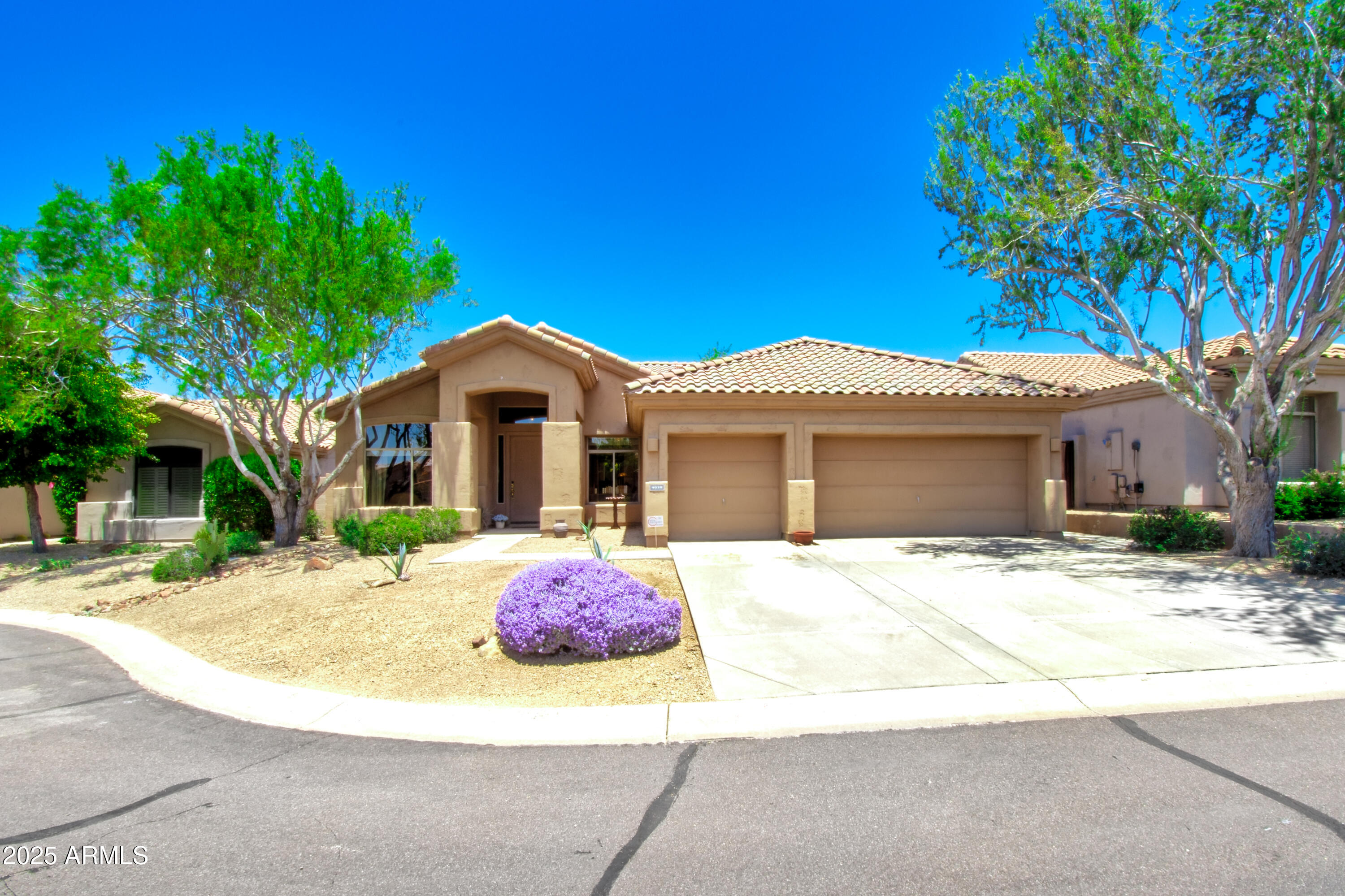 9038 E CALLE DE VALLE Drive