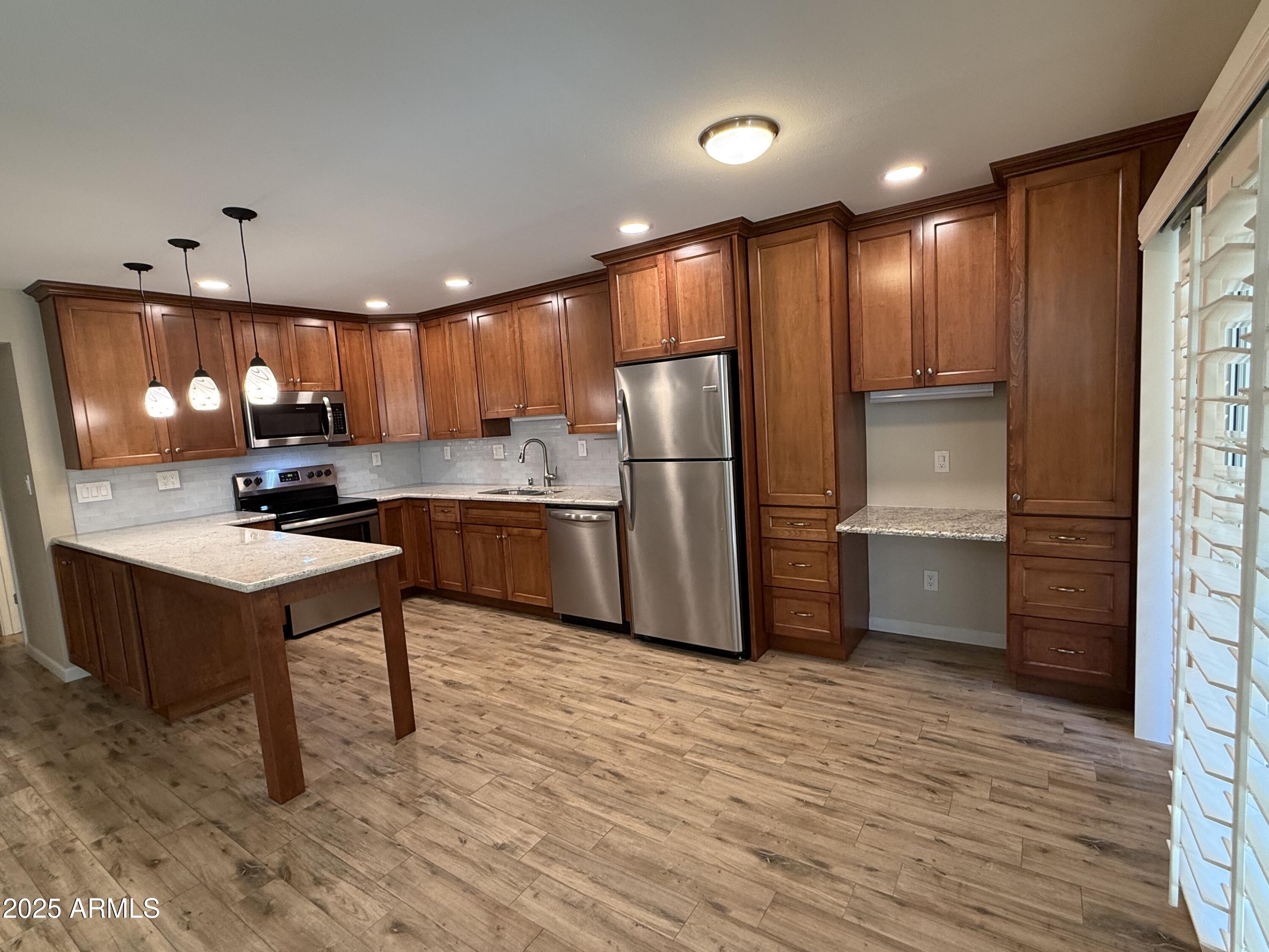5525 E Thomas Road Property Photo 1
