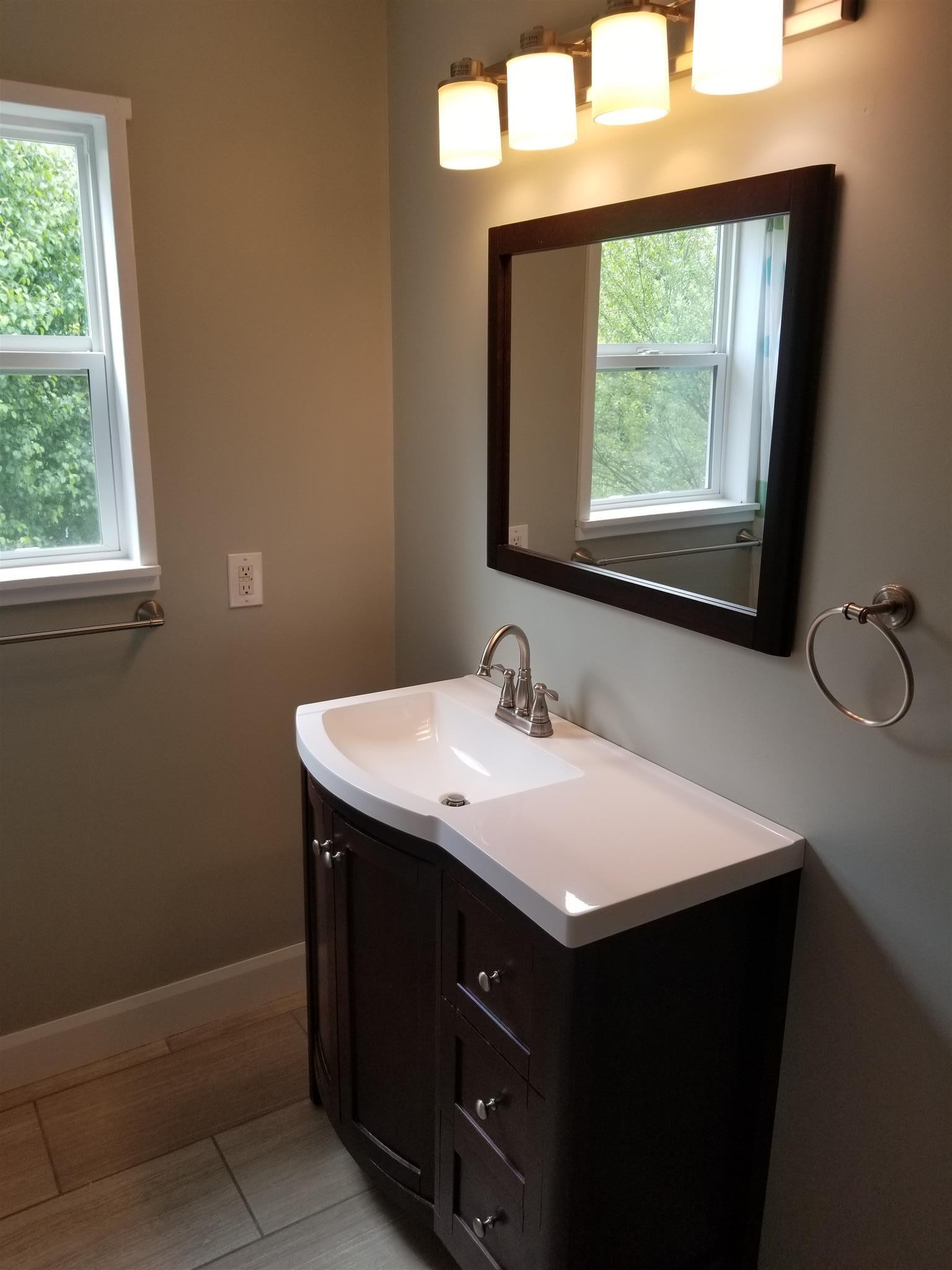 1110 Stratford Ave Property Photo 17