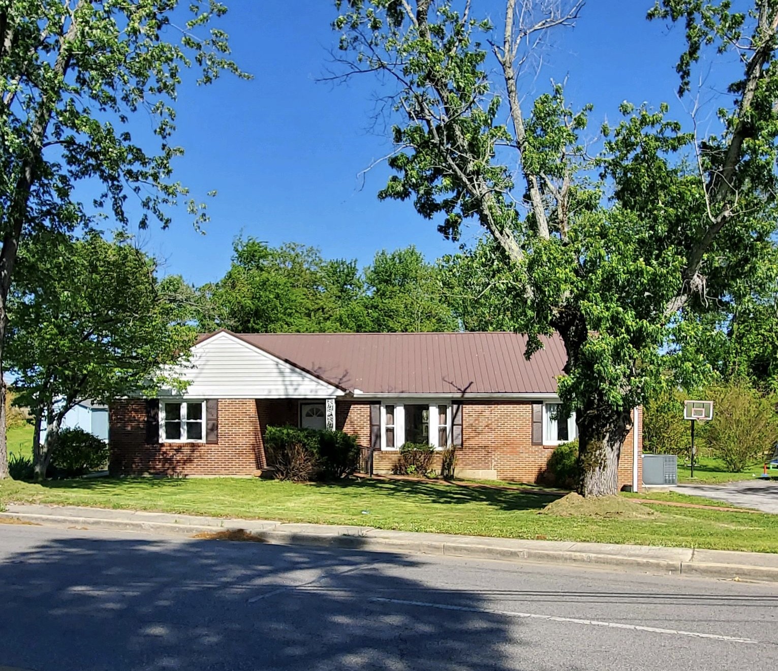506 S Mountain St Property Photo 1