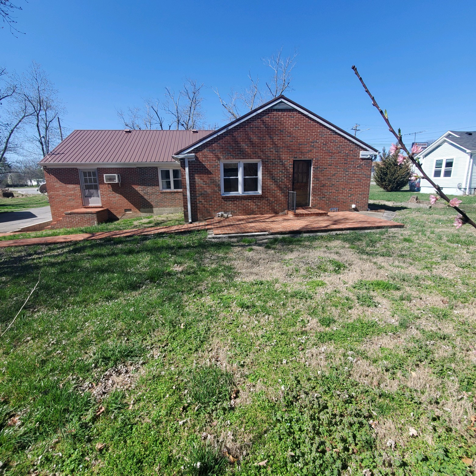 506 S Mountain St Property Photo 2