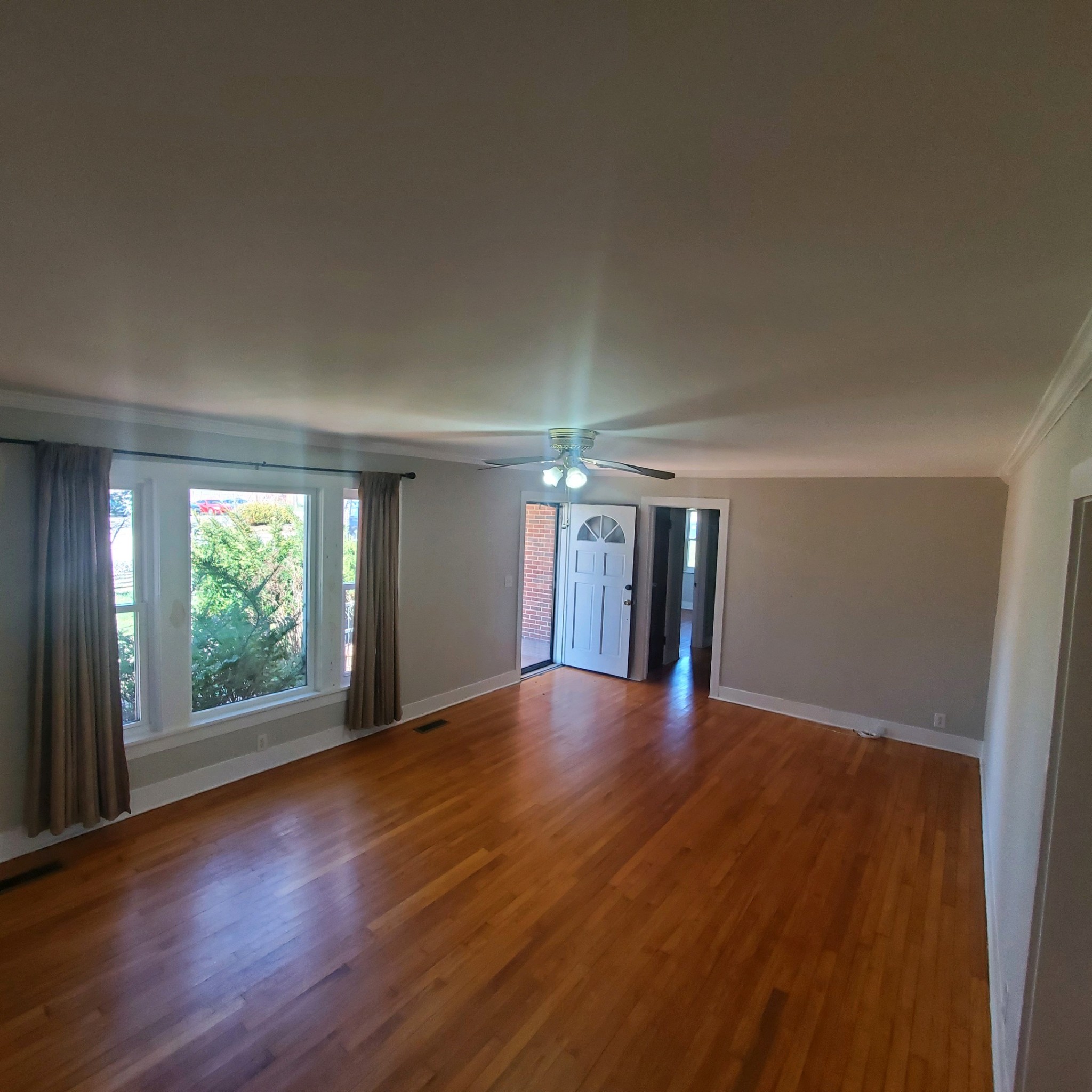 506 S Mountain St Property Photo 3