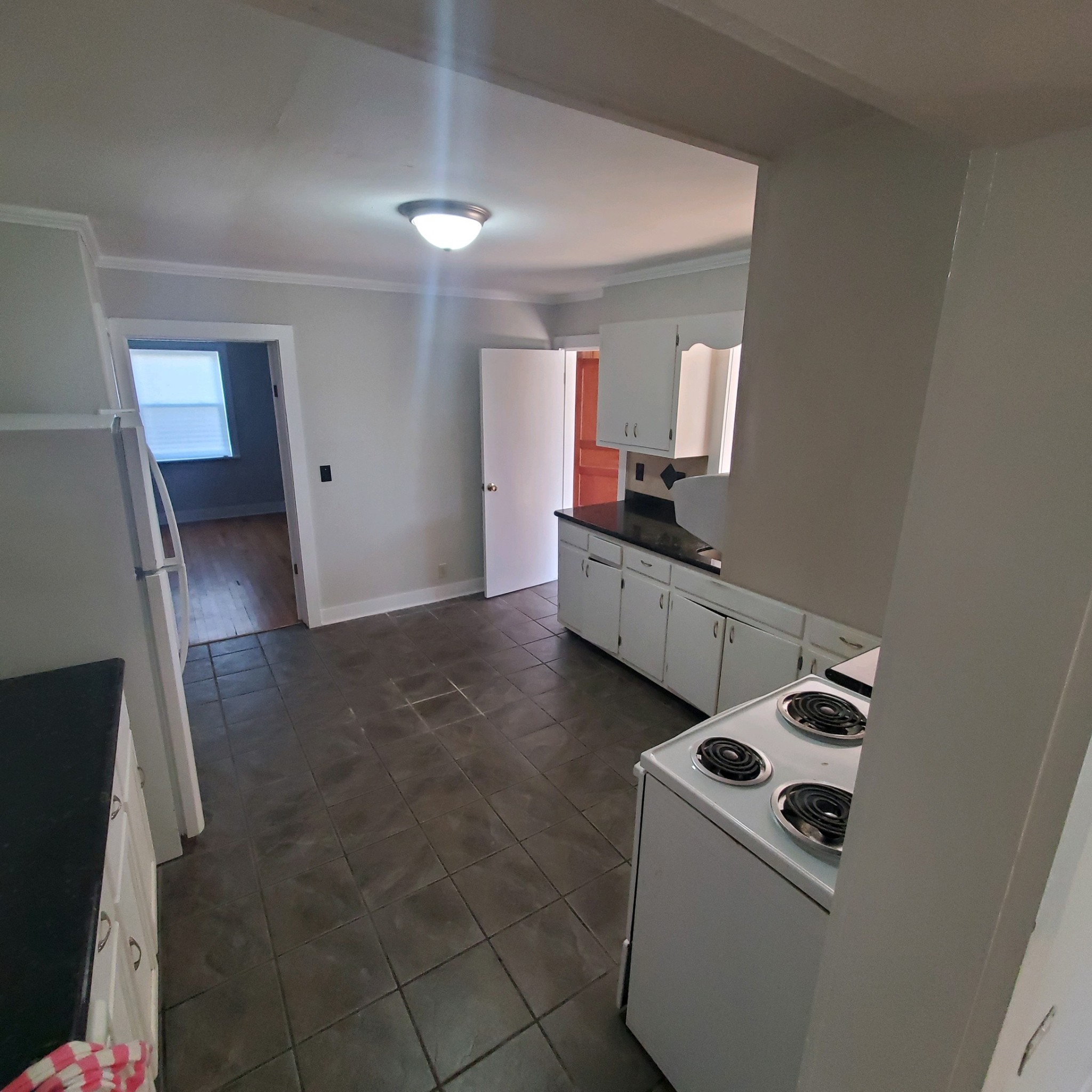 506 S Mountain St Property Photo 4