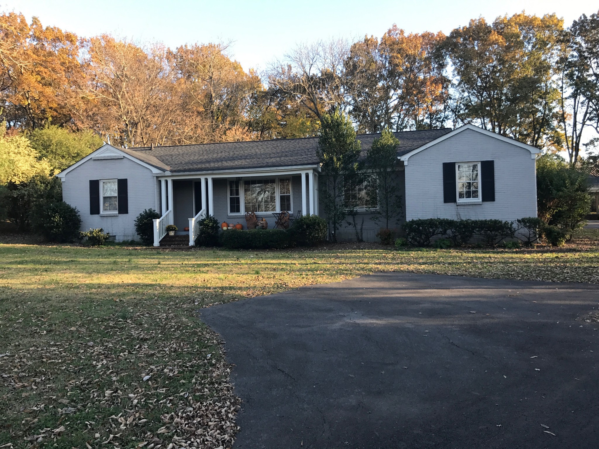 2323 Castleman Dr Property Photo 1
