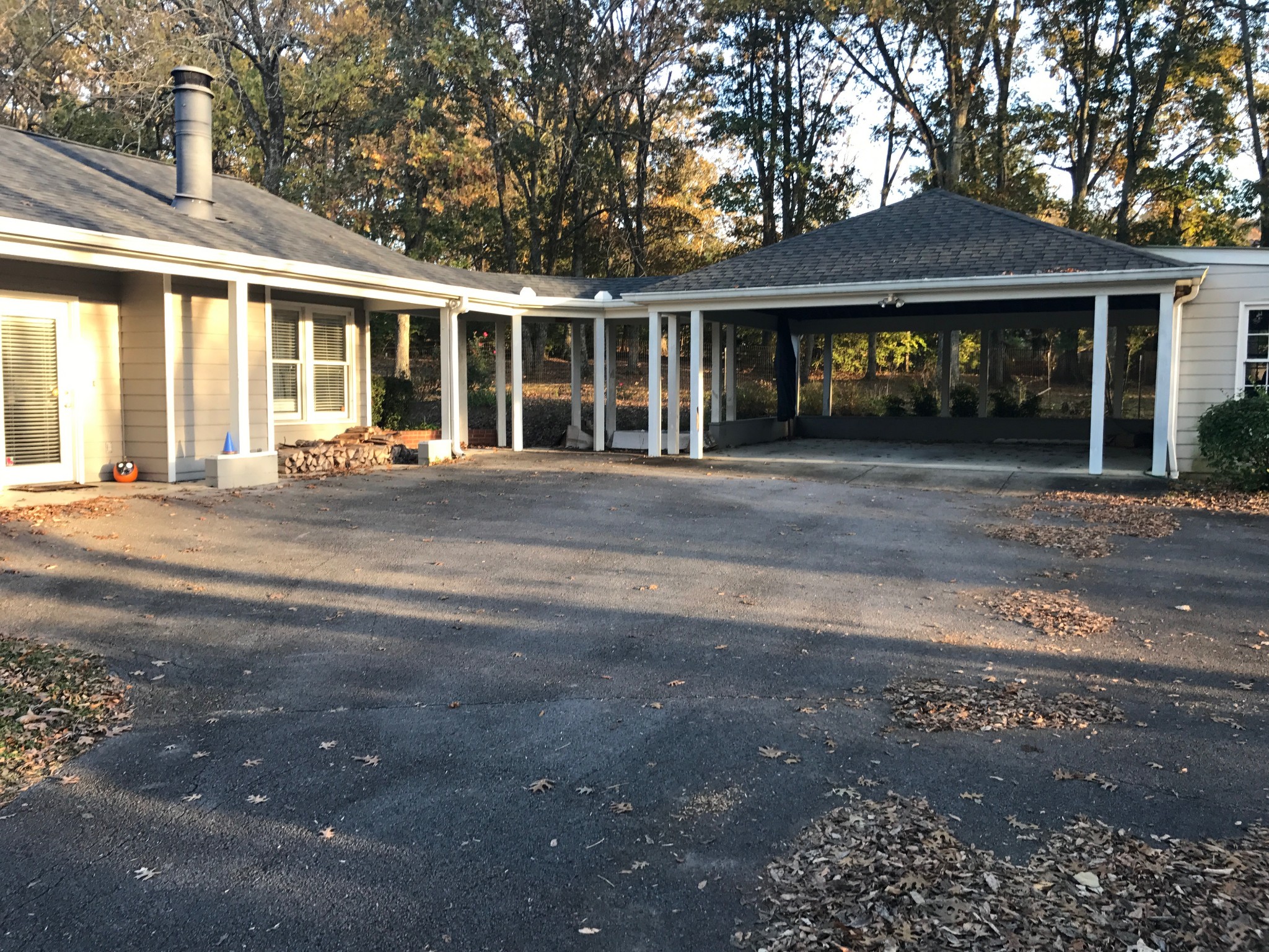 2323 Castleman Dr Property Photo 3