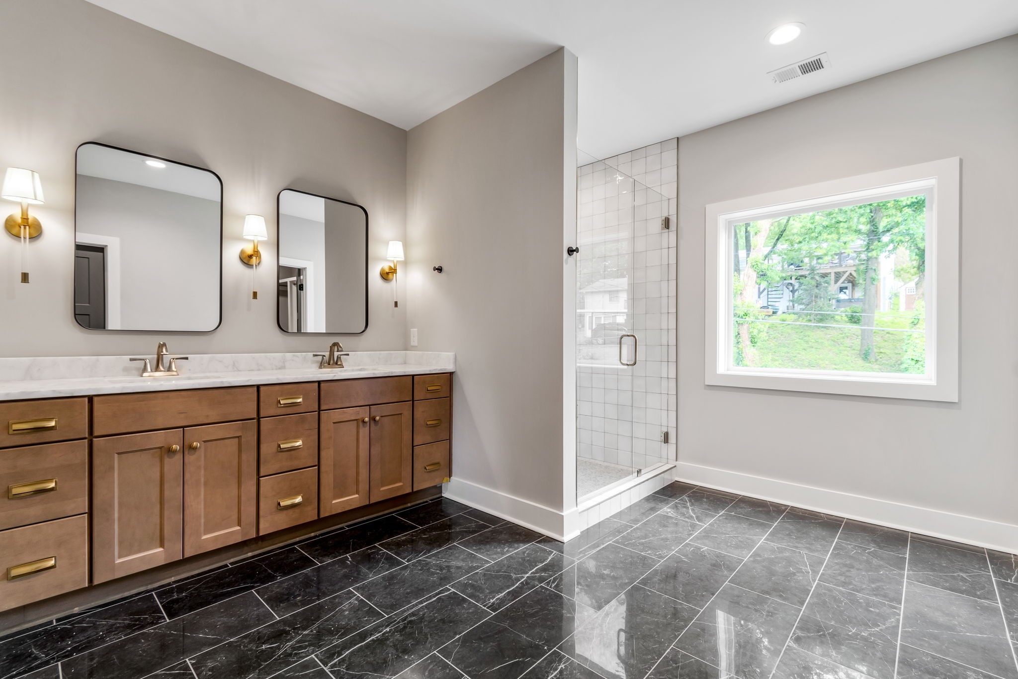 6515b Premier Dr Property Photo 10
