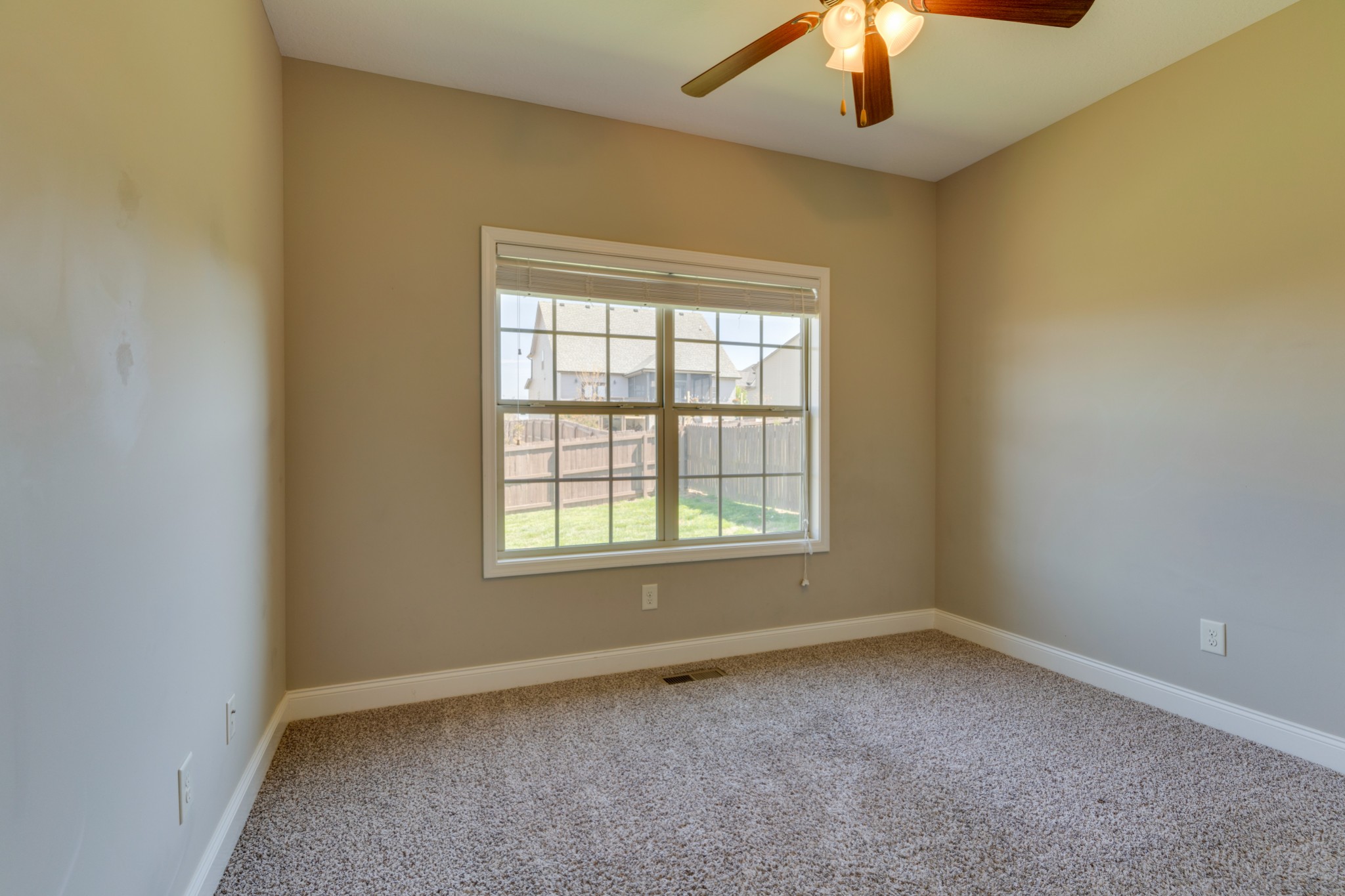 1623 Edgewater Ln Property Photo 18