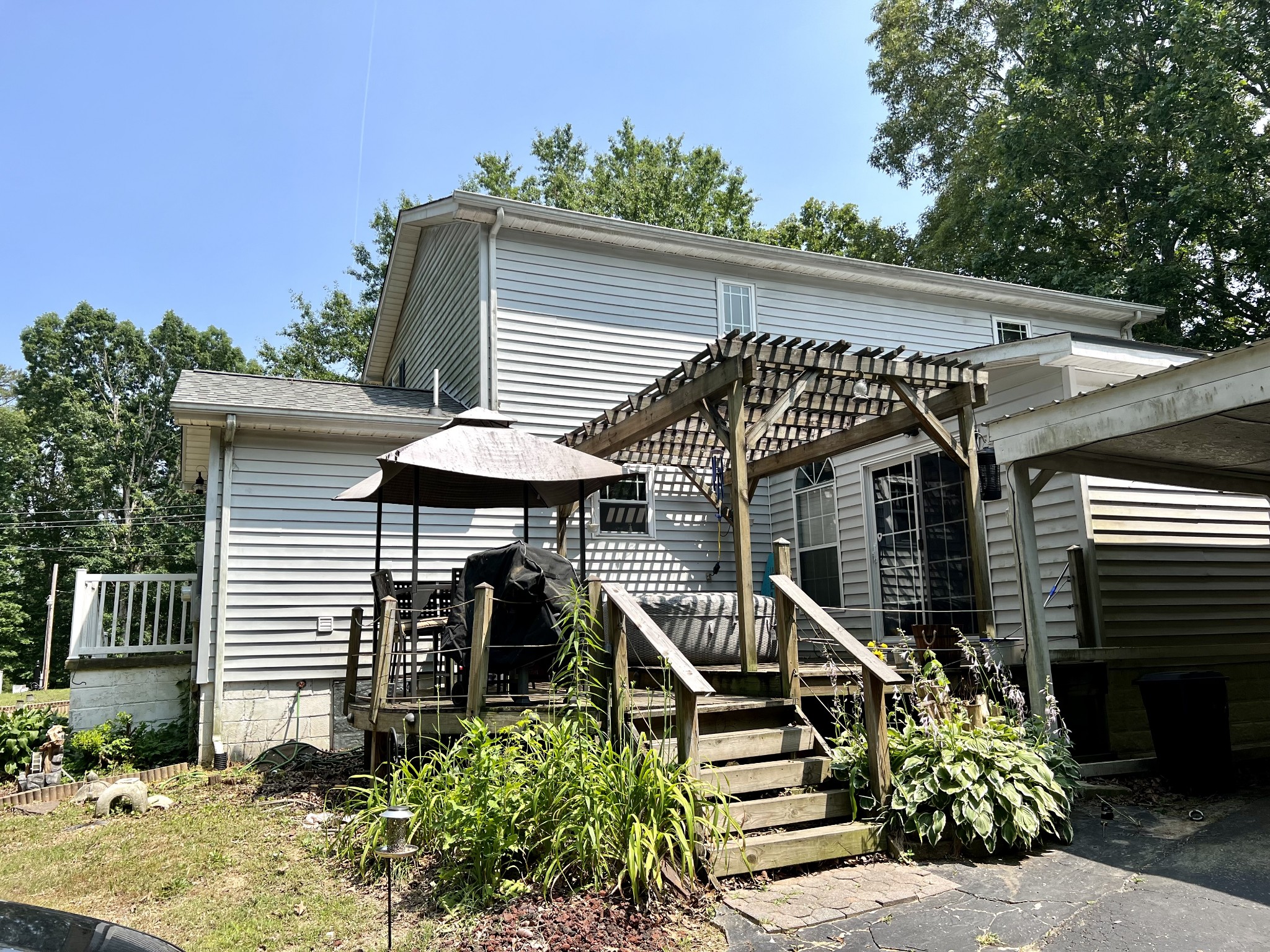 2195 Higginbottom Rd Property Photo 4