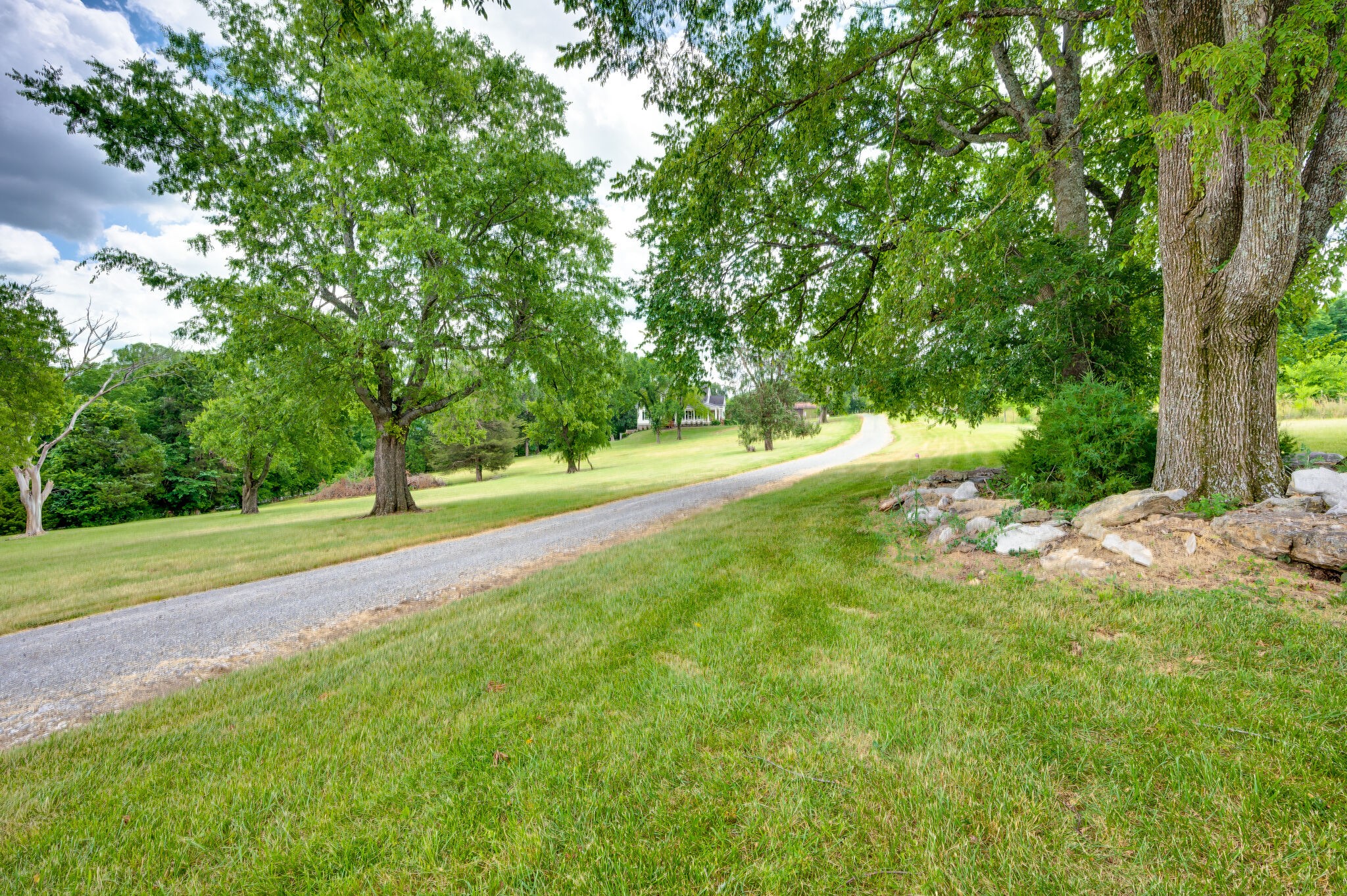 9615 Clovercroft Rd Property Photo 3