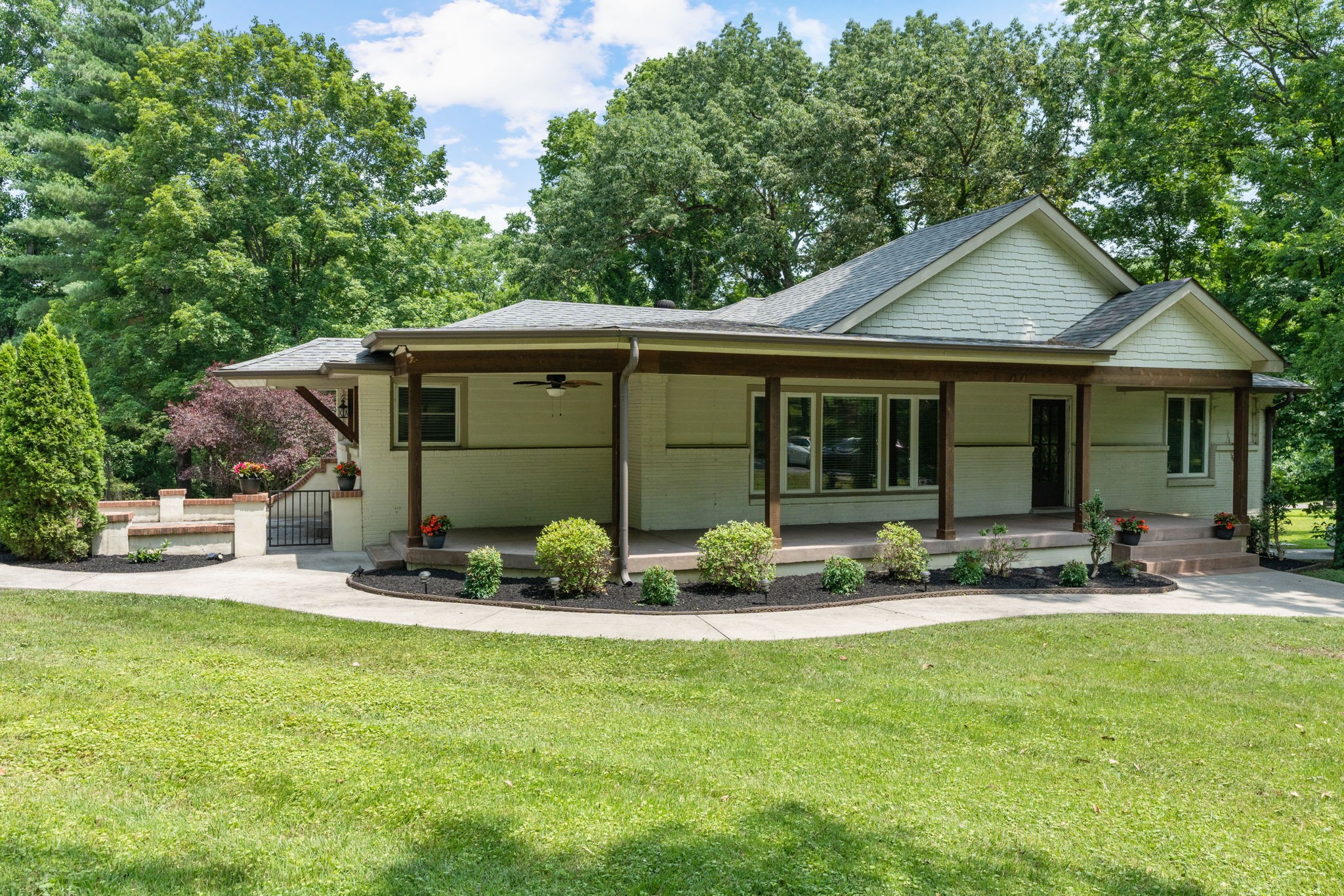 822 Hillwood Blvd Property Photo 2