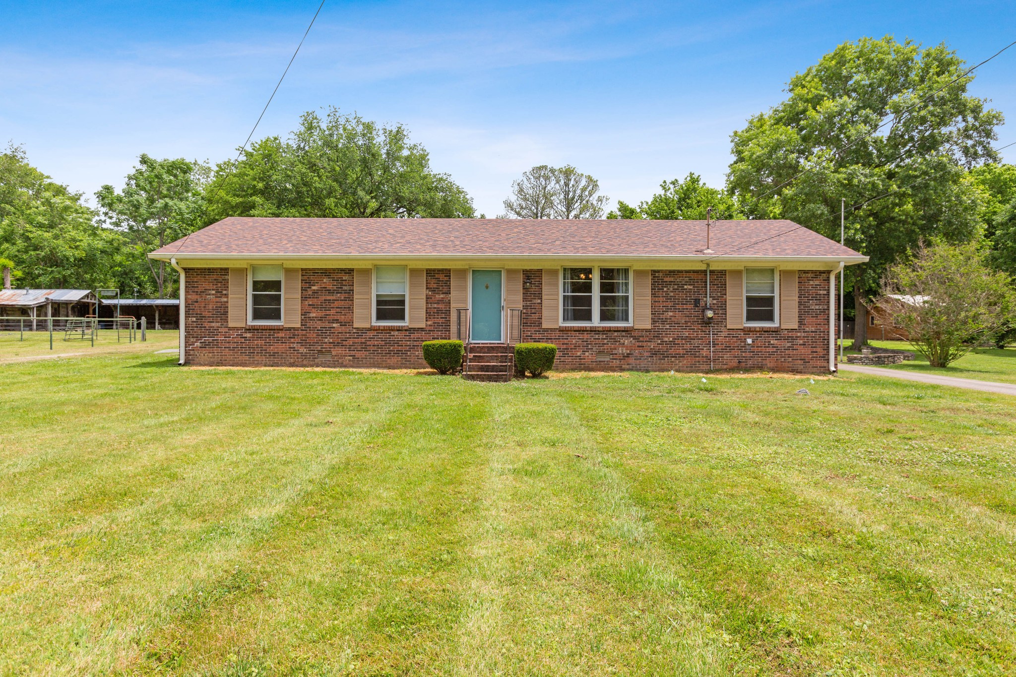 8308 Old Springfield Pike Property Photo 1