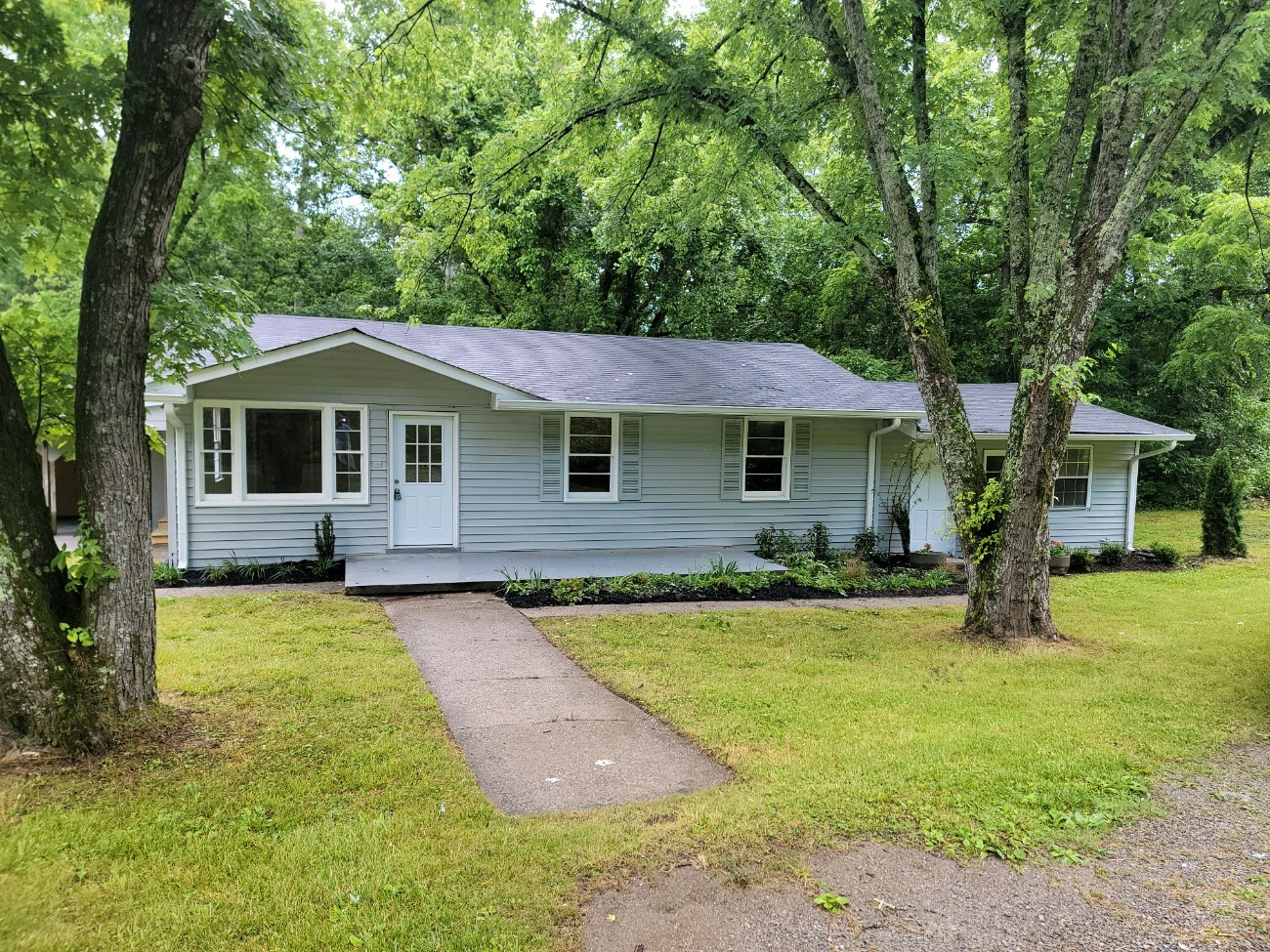 740 Flat Ridge Rd Property Photo 1