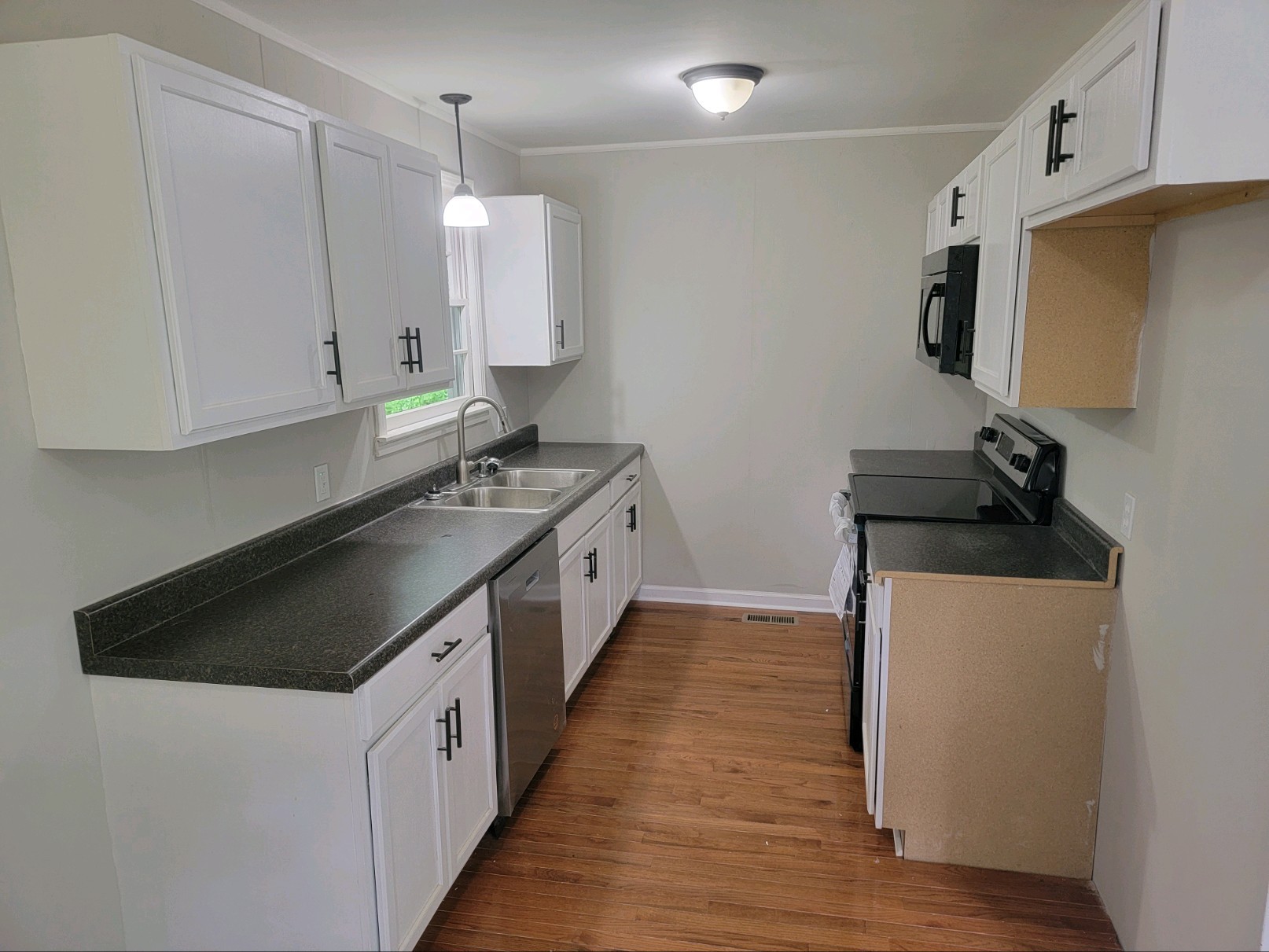 740 Flat Ridge Rd Property Photo 2