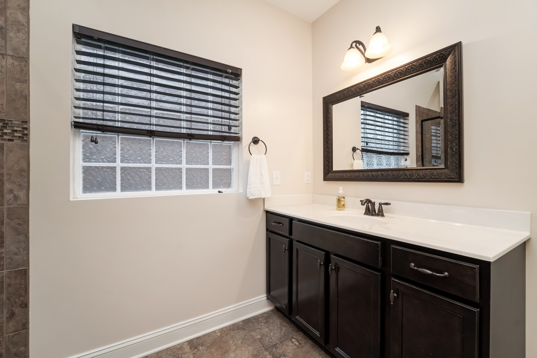 2541 Westerham Way Property Photo 8