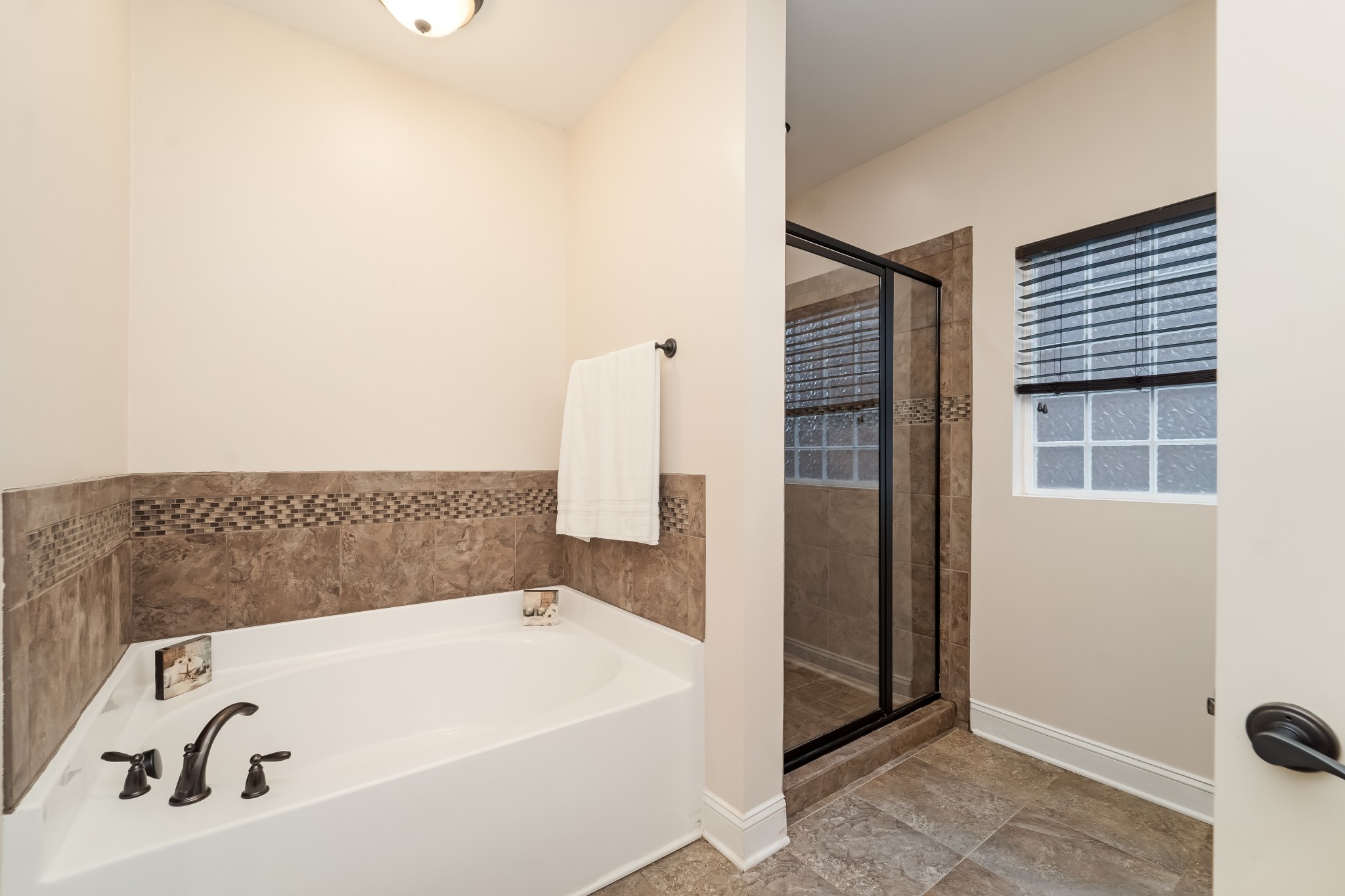 2541 Westerham Way Property Photo 9