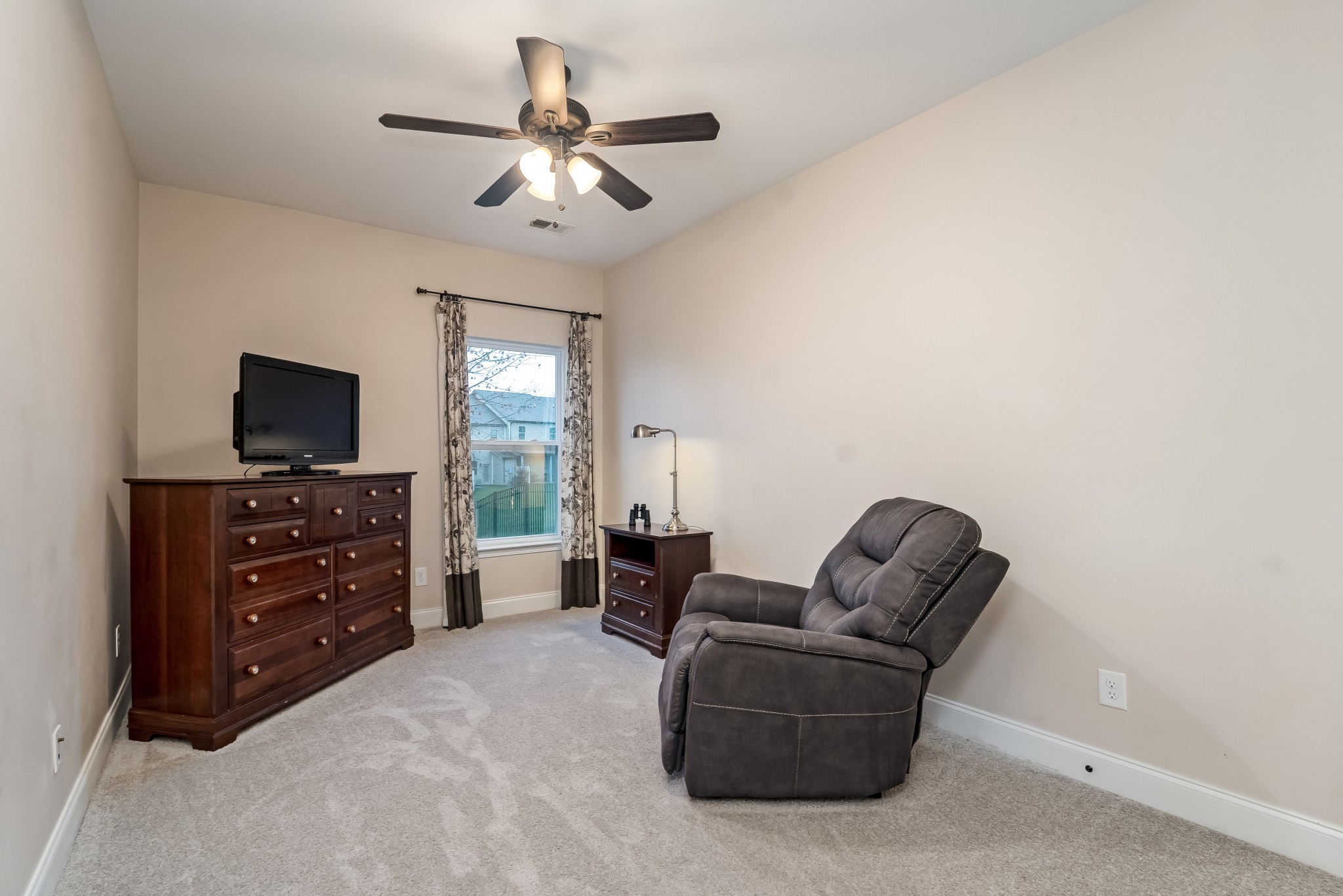 2541 Westerham Way Property Photo 11