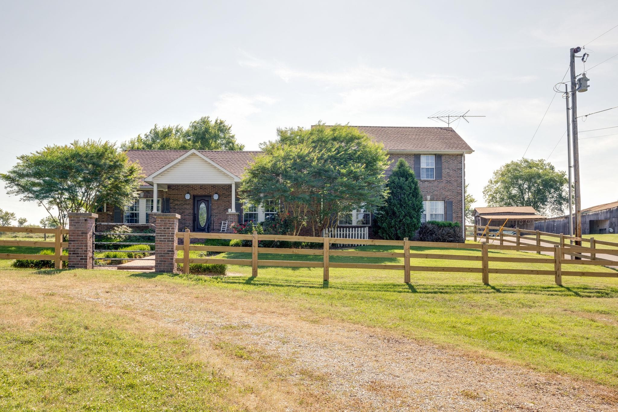 1131 Carters Creek Pike Property Photo 1
