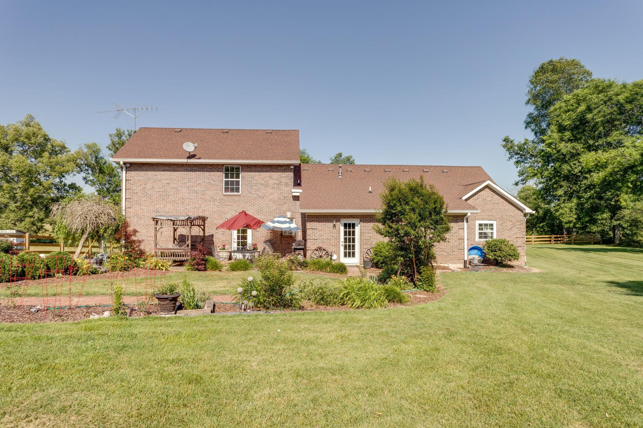 1131 Carters Creek Pike Property Photo 2