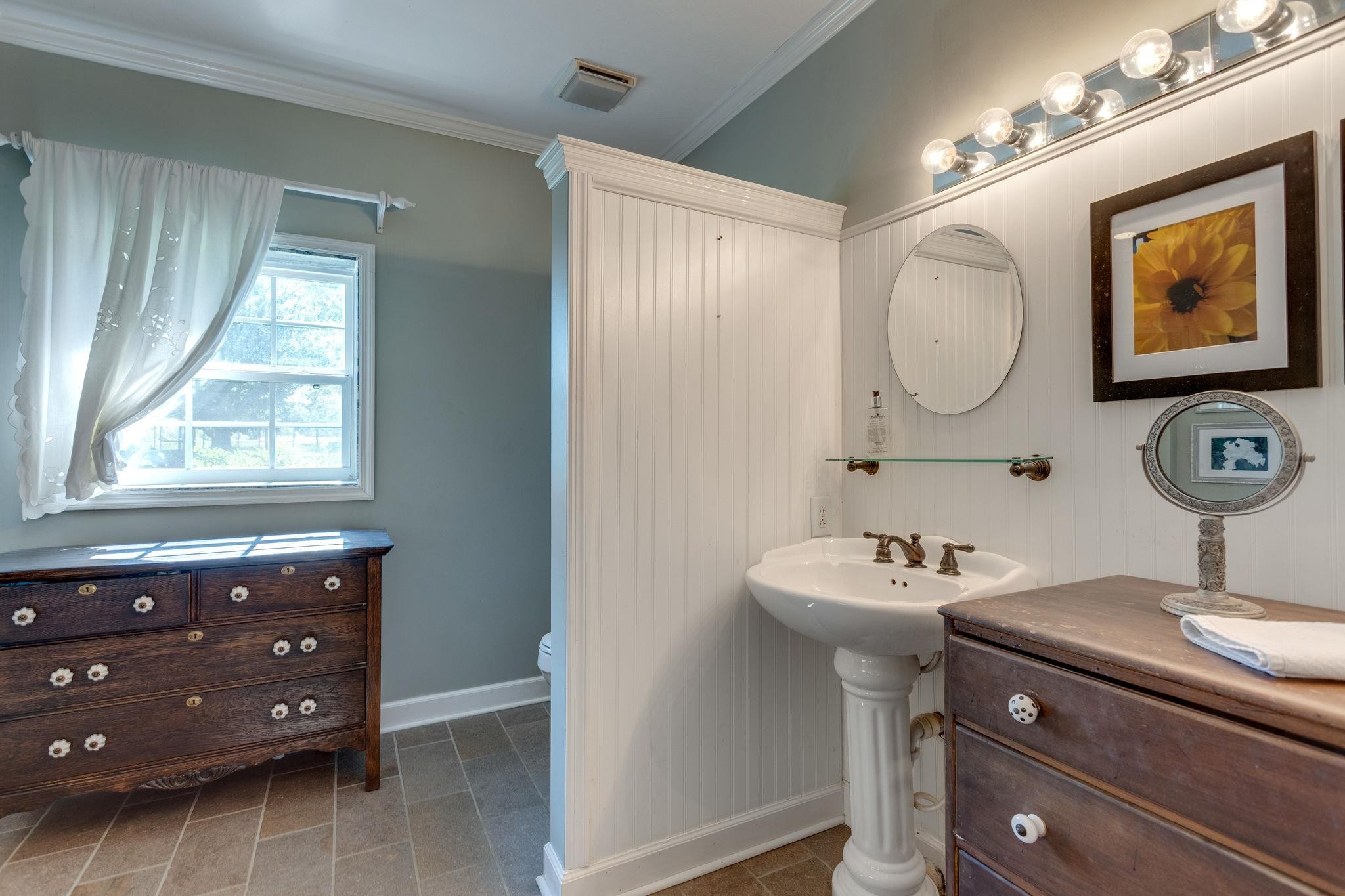 1131 Carters Creek Pike Property Photo 5