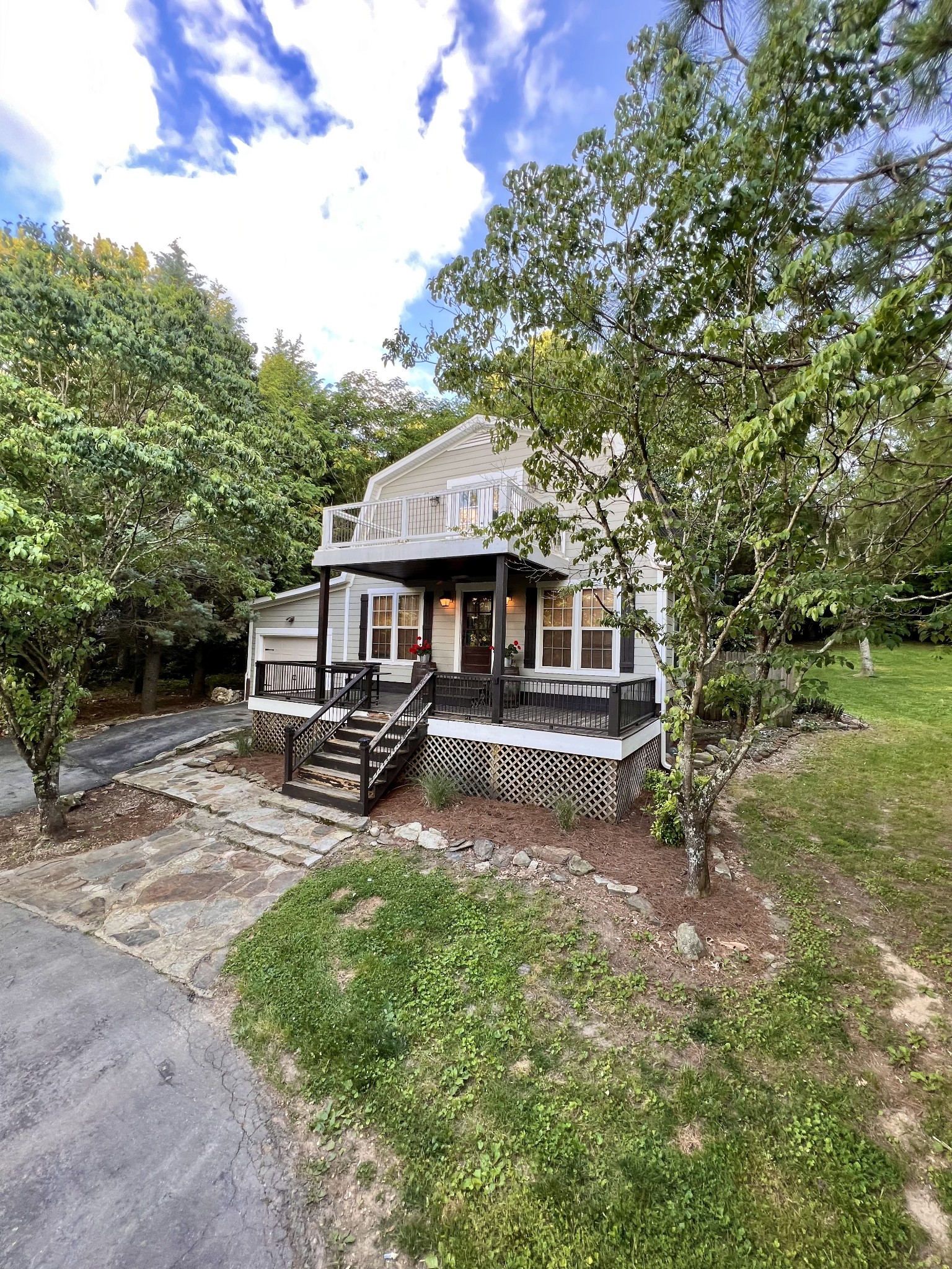645 Heather Way Property Photo 1