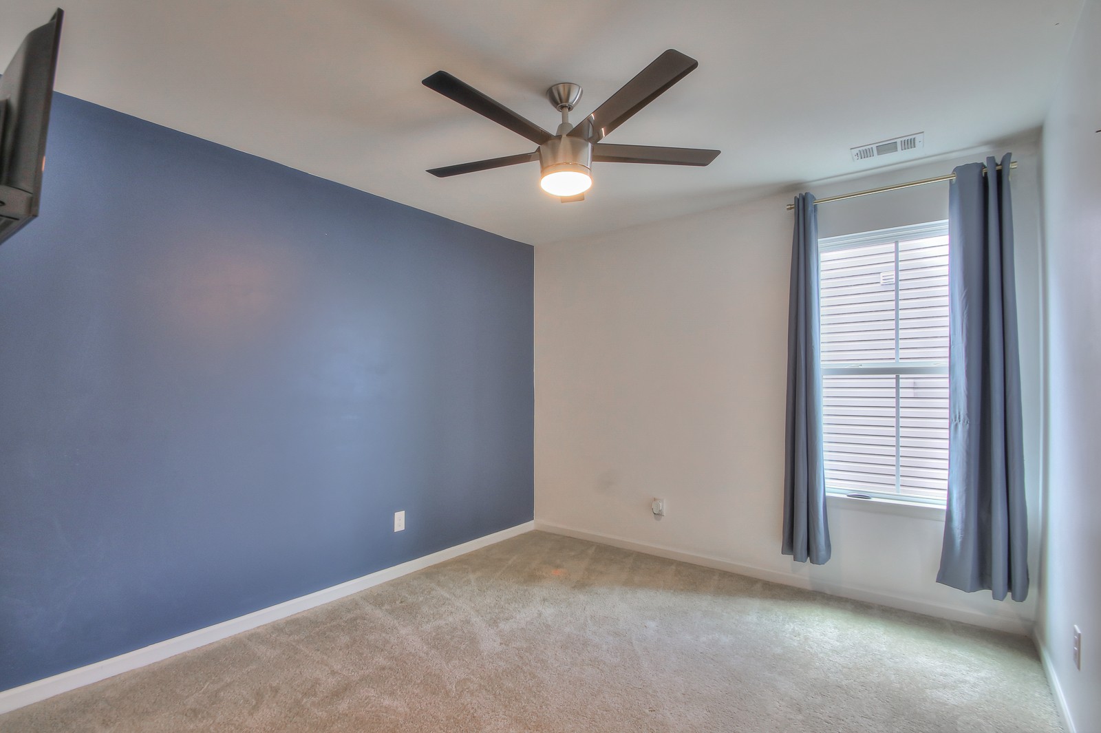 2033 Leeds Ln Property Photo 37