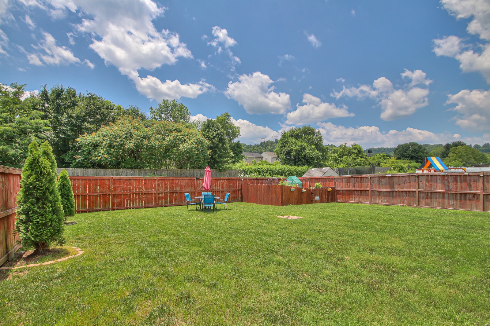 2033 Leeds Ln Property Photo 45