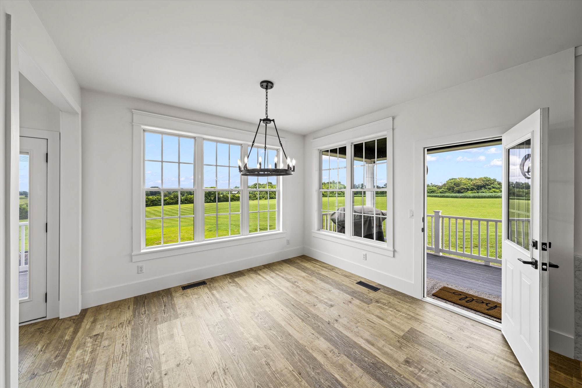 1729 Universal Rd Property Photo 22