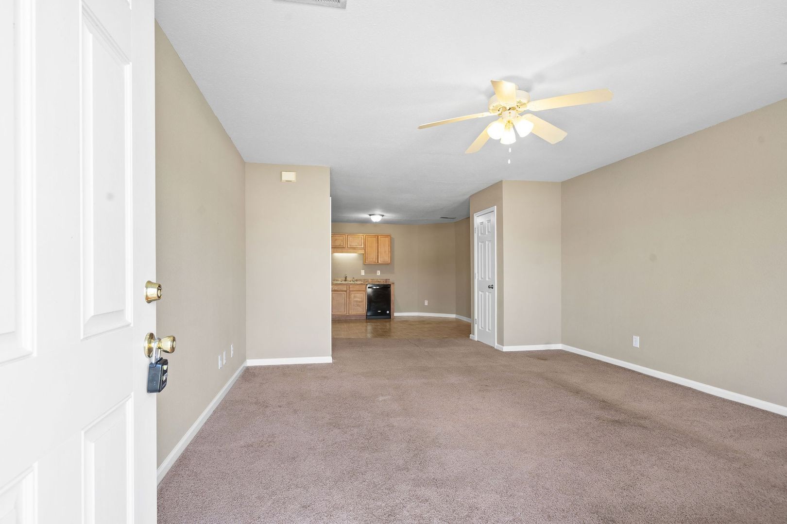 508 Luxury Dr Property Photo 2