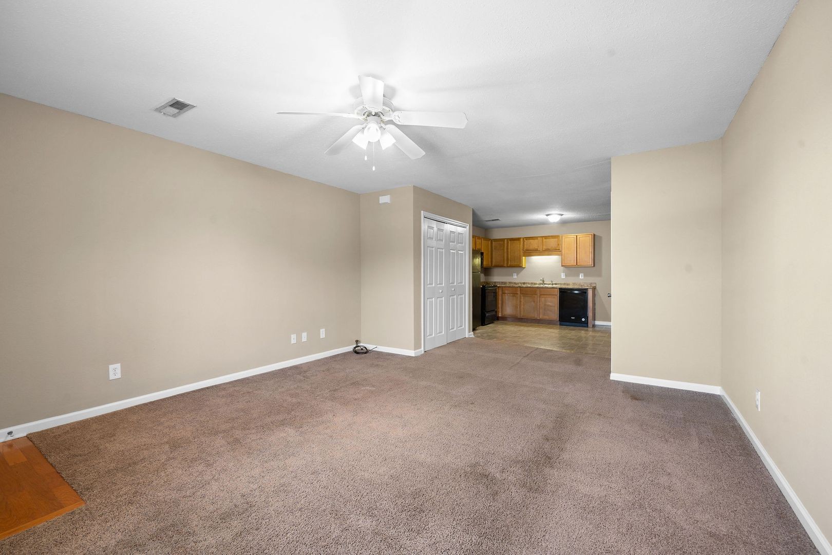 508 Luxury Dr Property Photo 3