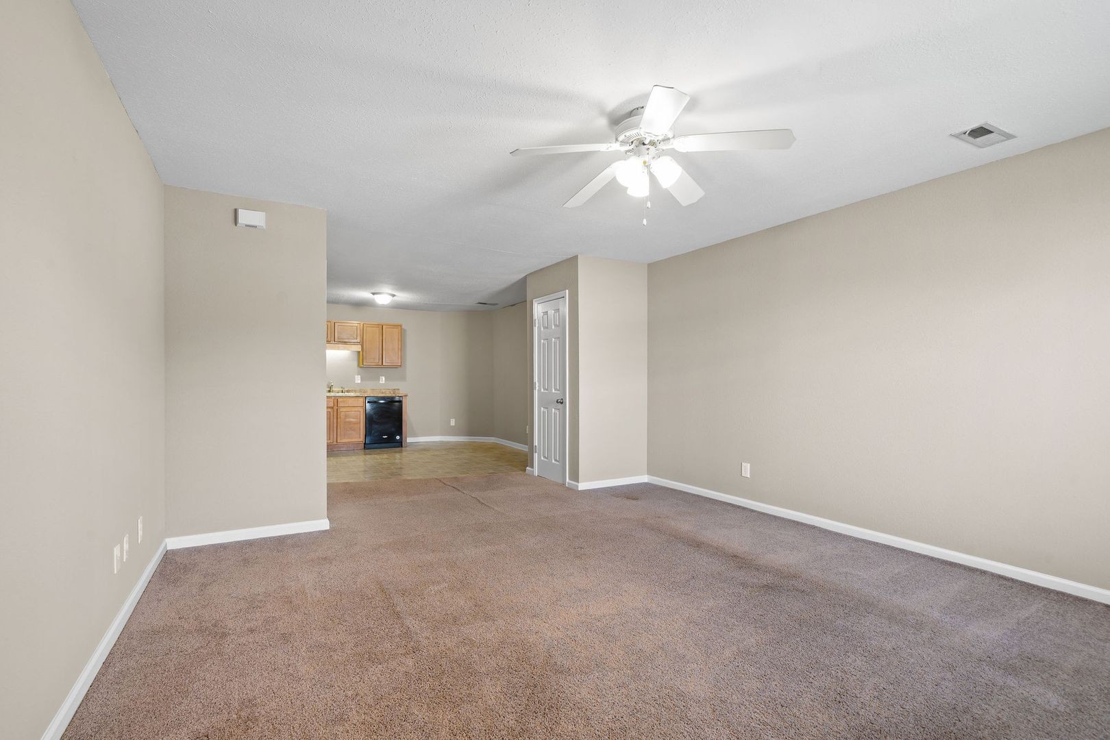 508 Luxury Dr Property Photo 4