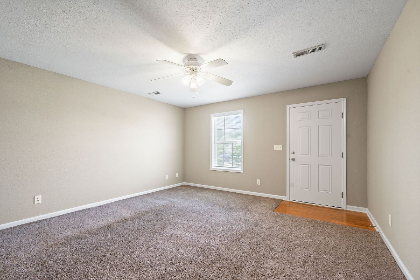 508 Luxury Dr Property Photo 5