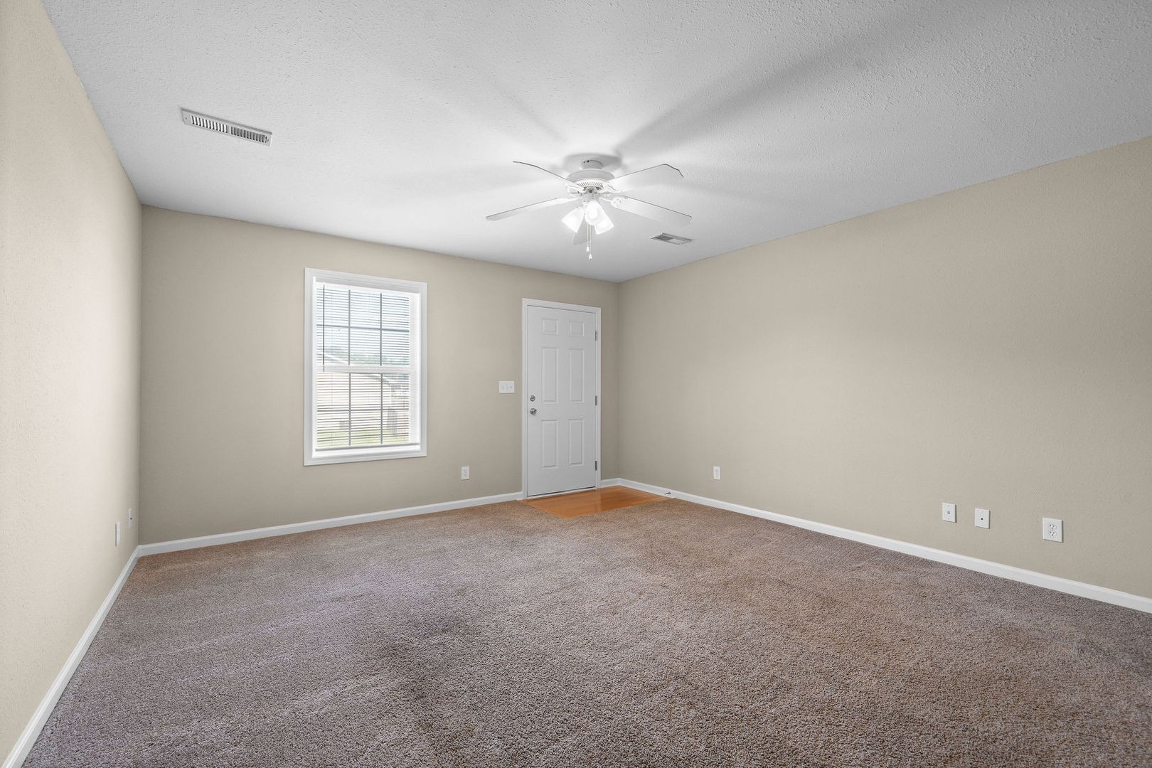 508 Luxury Dr Property Photo 6