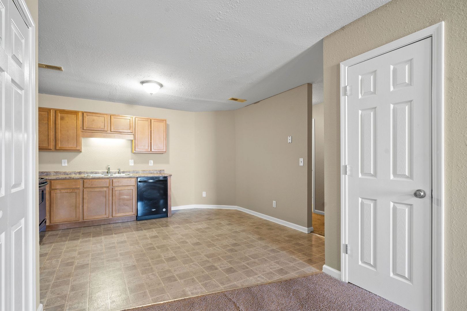 508 Luxury Dr Property Photo 8