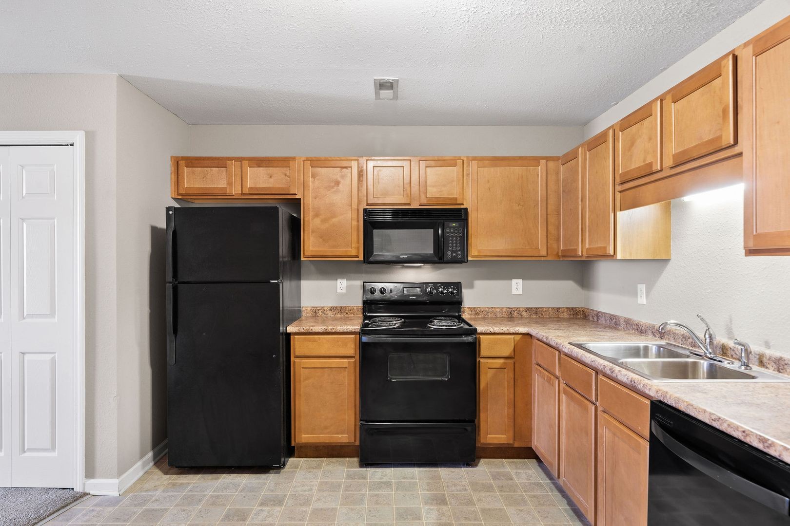 508 Luxury Dr Property Photo 12