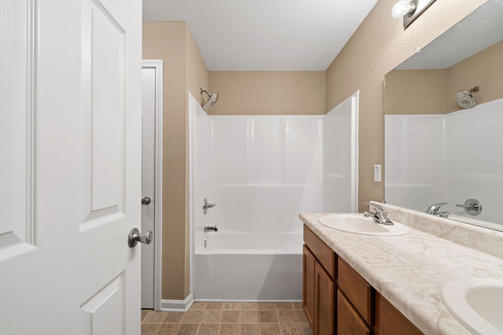 508 Luxury Dr Property Photo 13