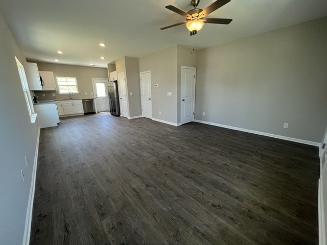 218 Tara Ct Property Photo 3